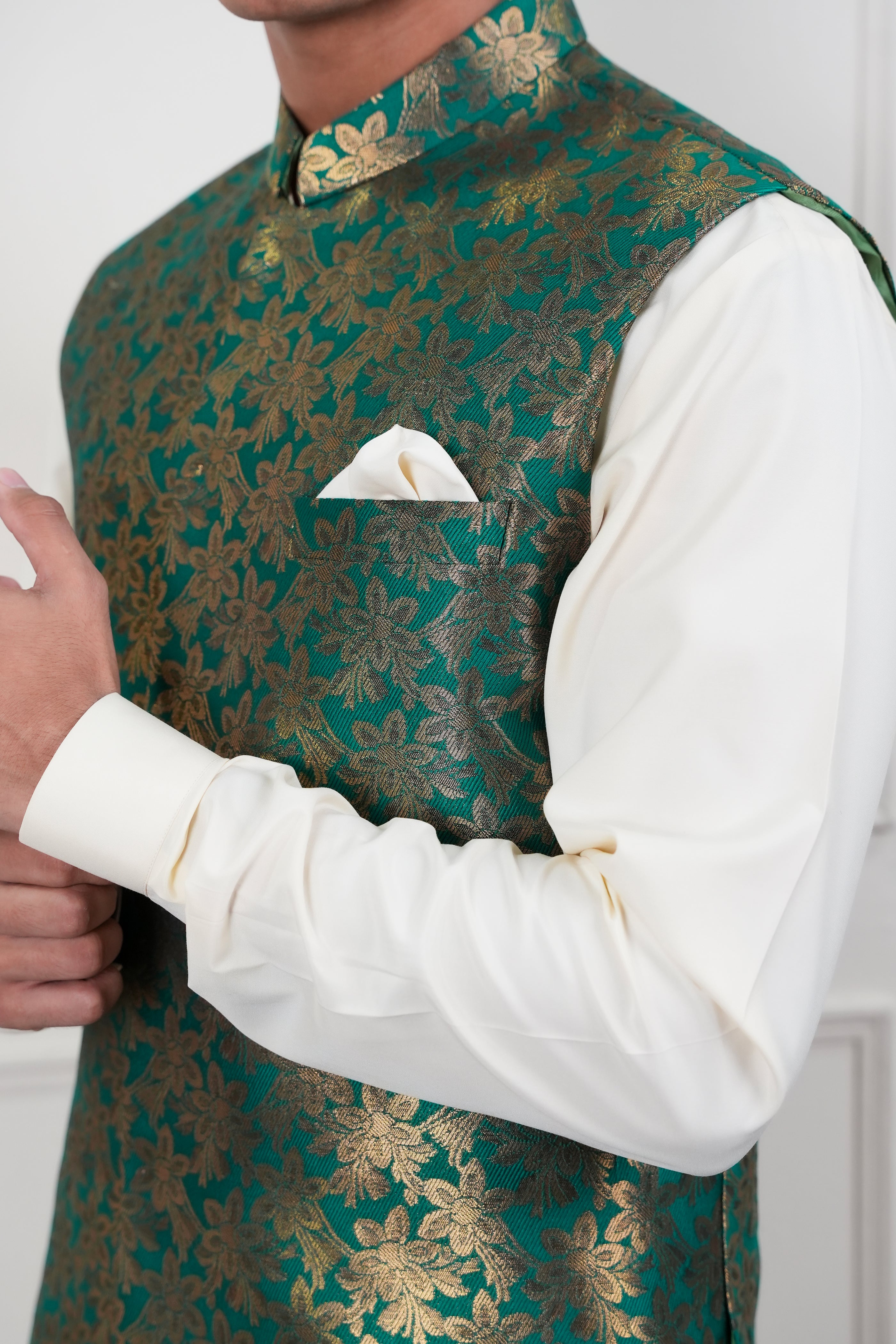 Emerald Green Zari Jamawar Waistcoat Kurta Pajama (3-Piece) - Image 6