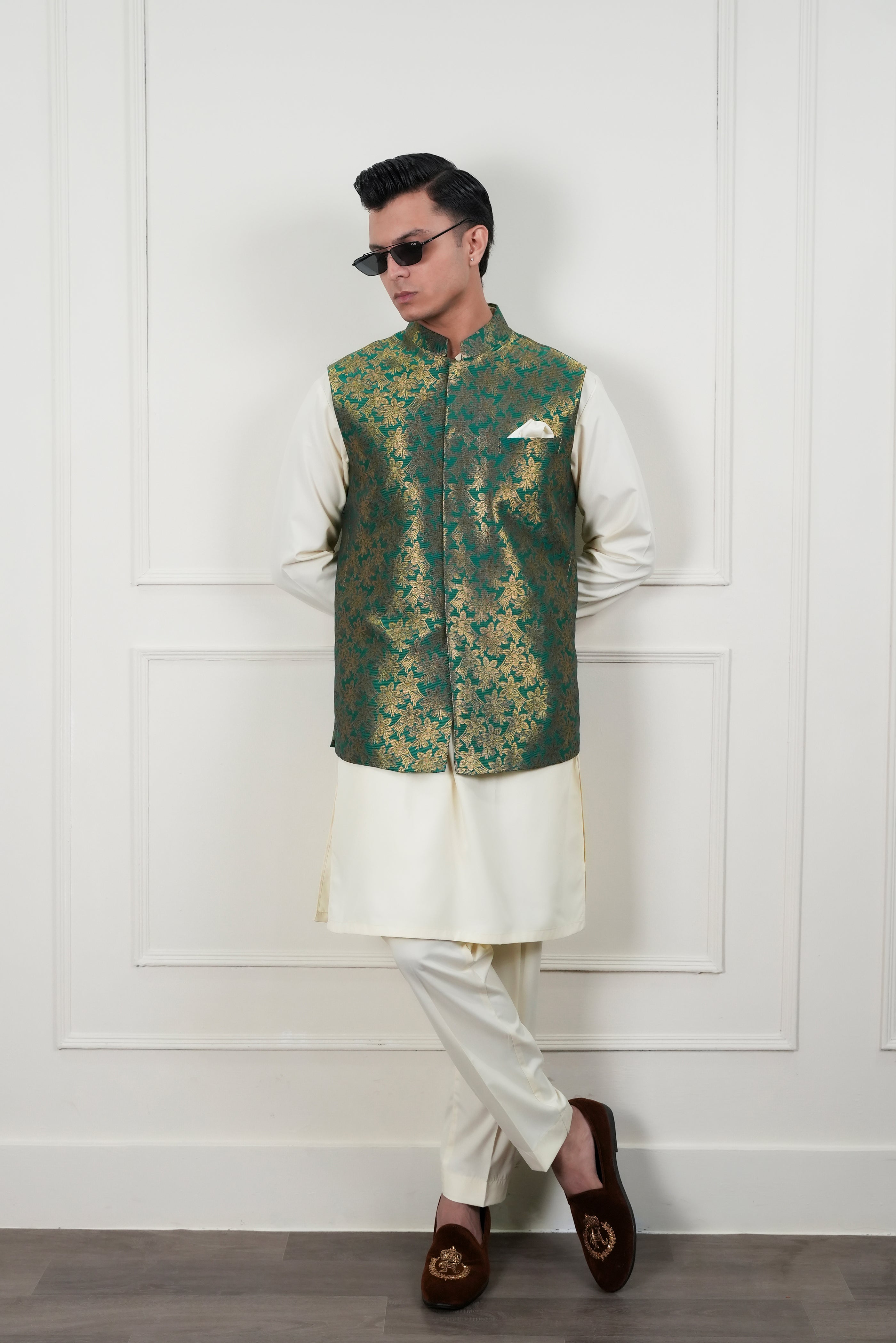 Emerald Green Zari Jamawar Waistcoat Kurta Pajama (3-Piece) - Image 8