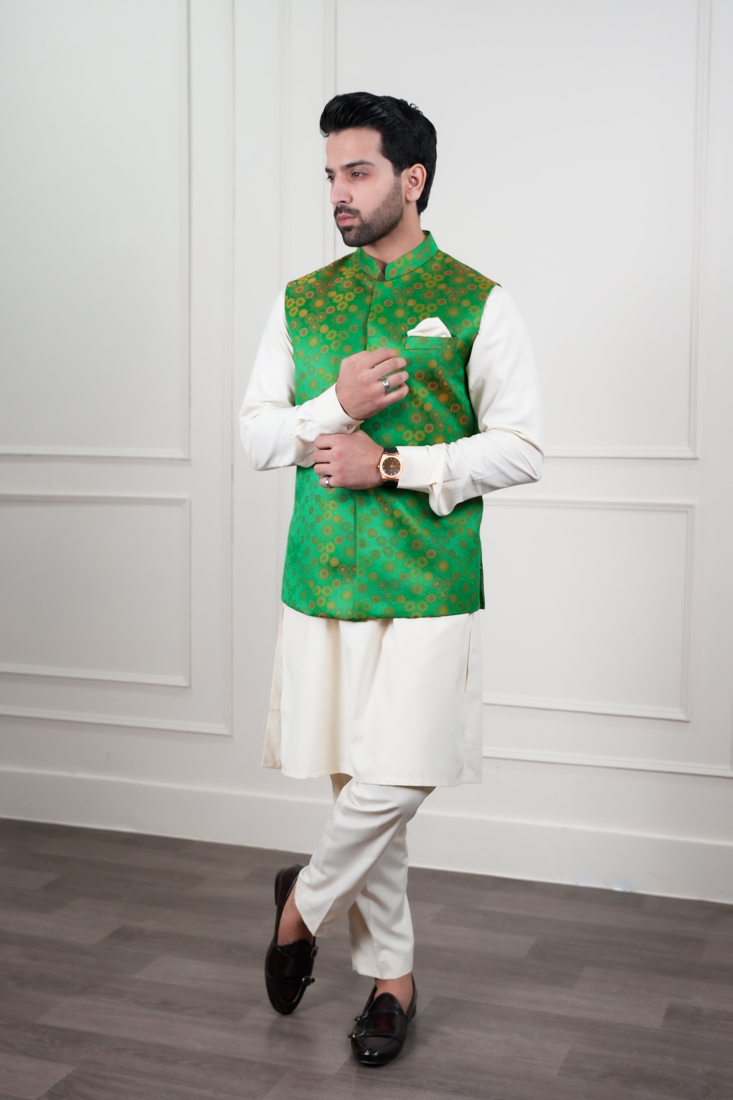 Green Woven Self-Jamawar Waistcoat Kurta (3-Piece) - Image 2