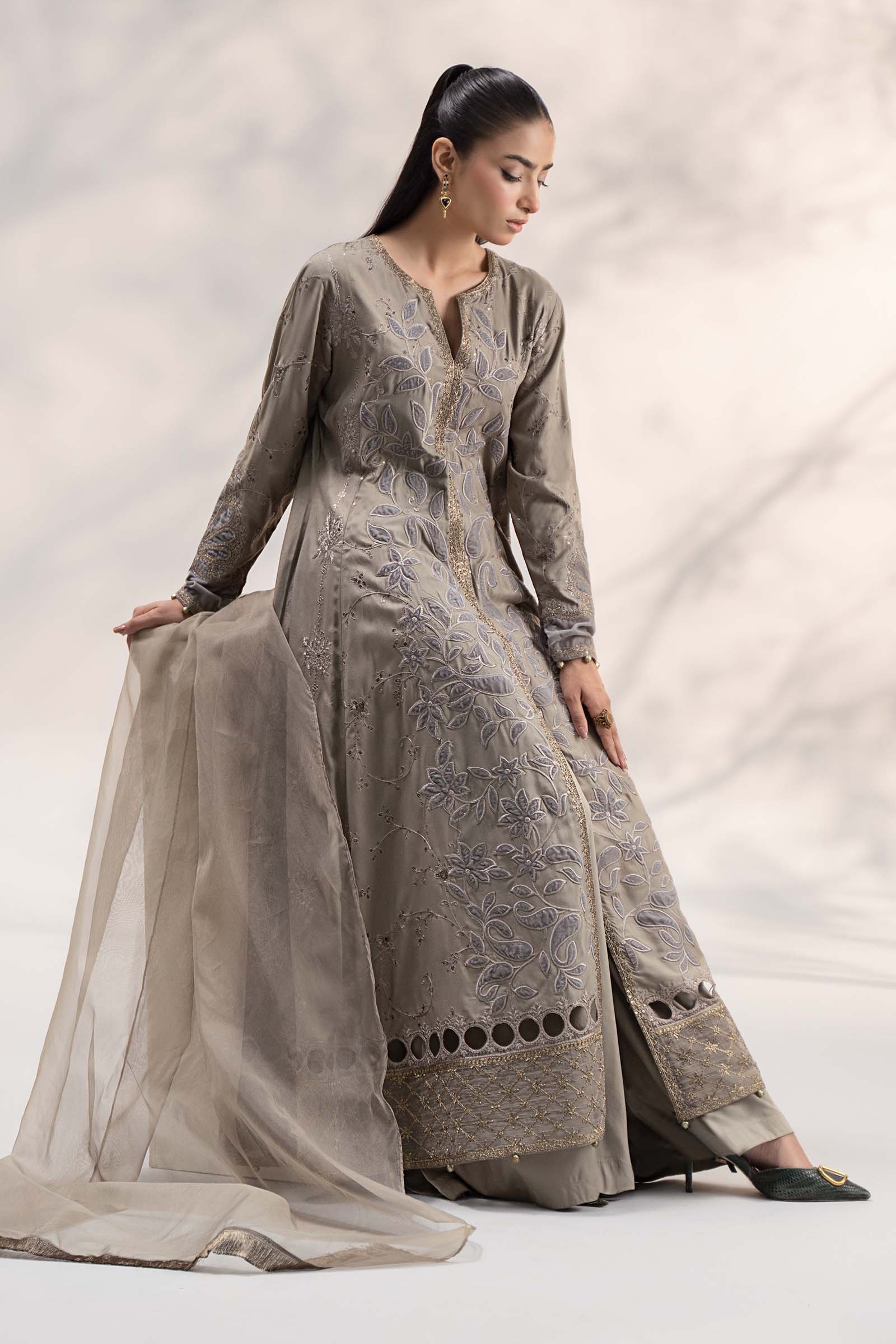 Grey Embroidered Linen Front-Open Gown (3-Piece) - Image 2