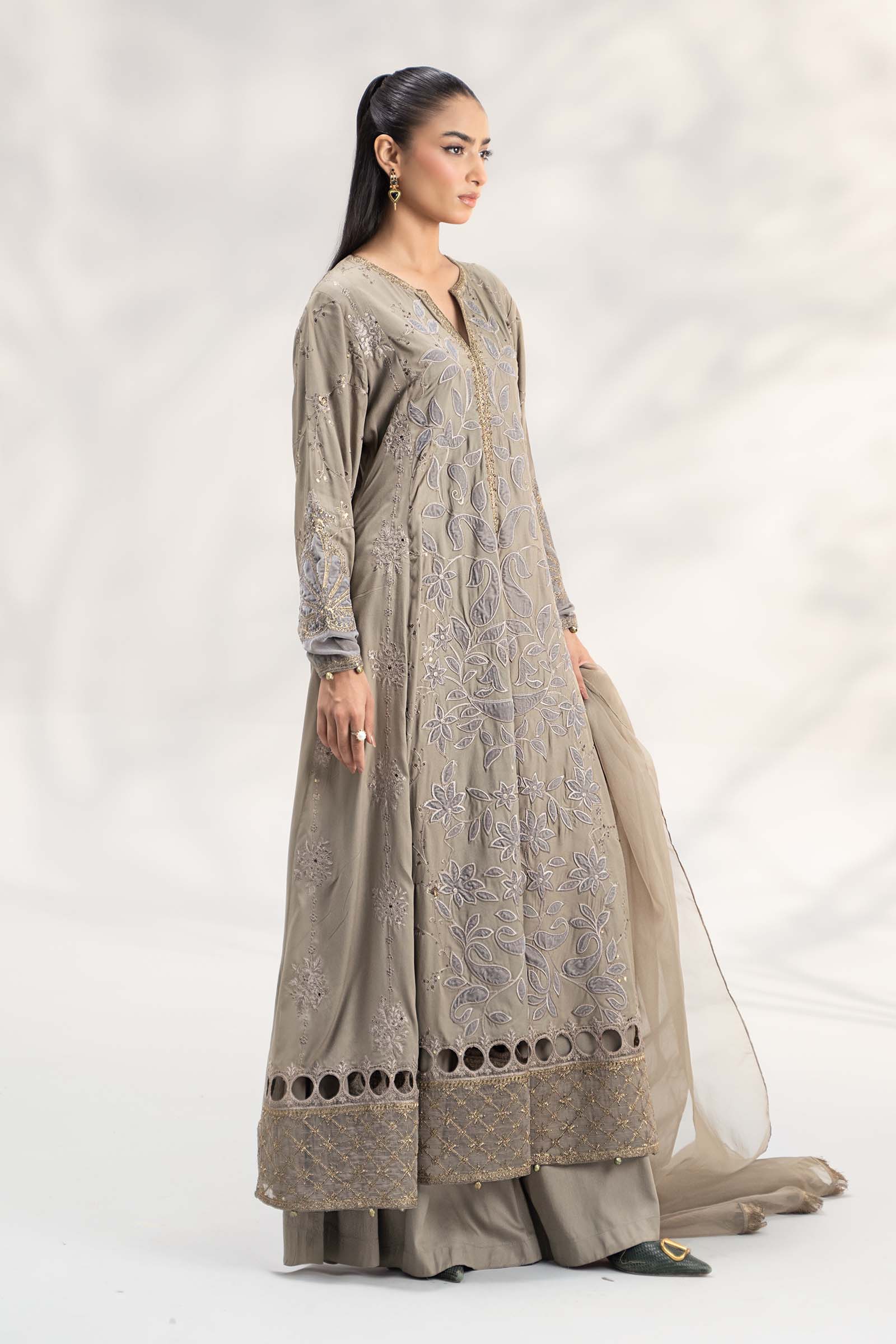 Grey Embroidered Linen Front-Open Gown (3-Piece) - Image 3