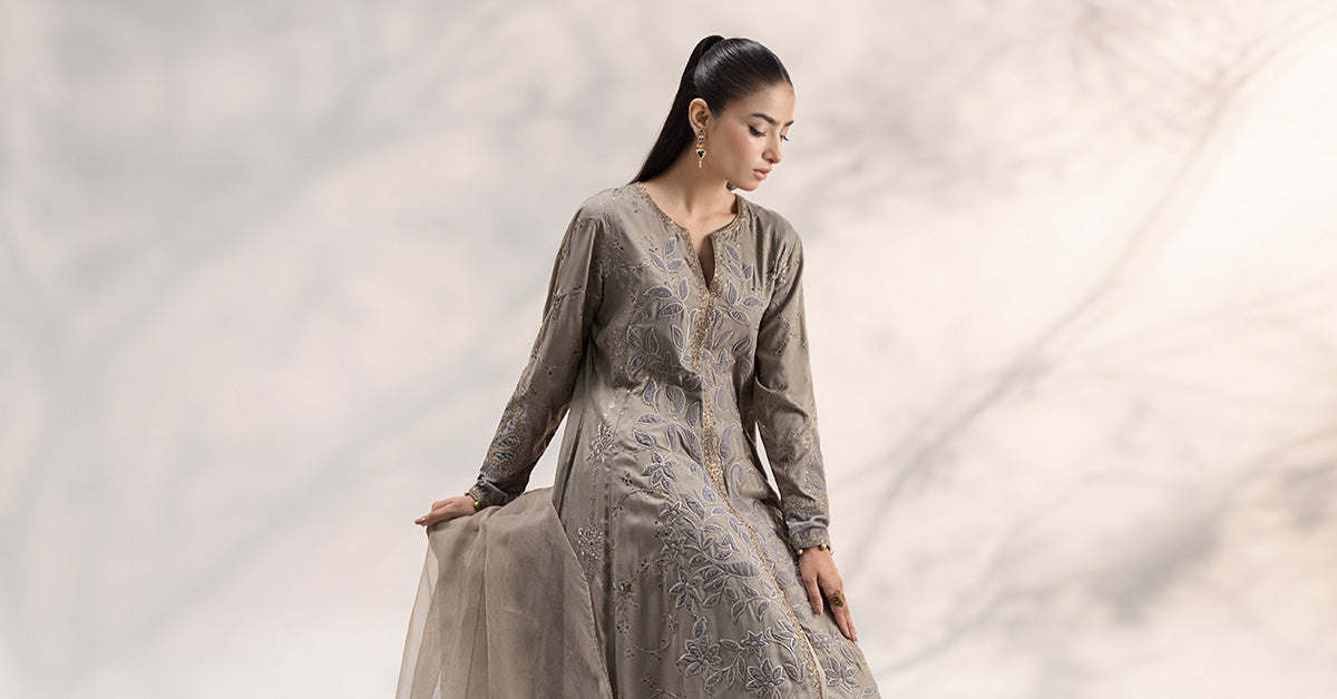 Grey Embroidered Linen Front-Open Gown (3-Piece) - Image 6