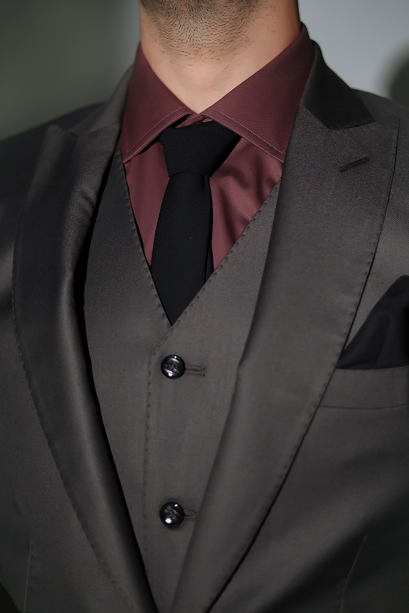 Charcoal Grey Tailored 3-Piece Suit with Peak Lapel - Image 4