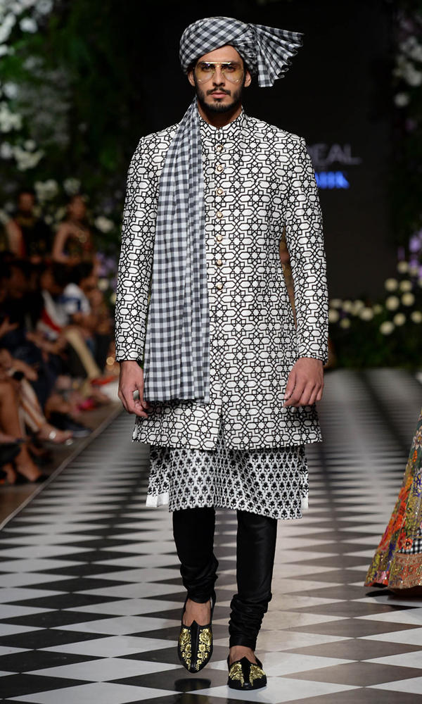 Grey Geometric Print Silk-Blend Sherwani (4-Piece) - Image 3