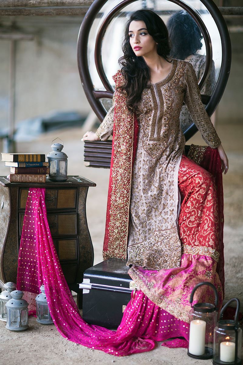 Pakistani Ash Grey Embroidered Cotton-Net Lehenga (3-Piece) - Image 3