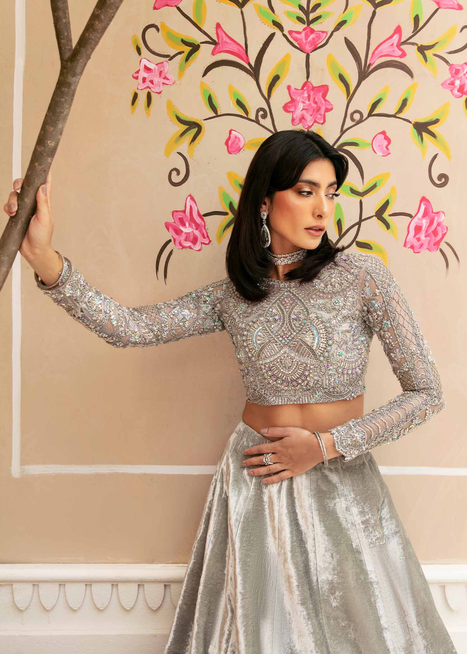 Grey Embellished Organza Choli with Velvet Lehnga (2-Piece) - Image 4