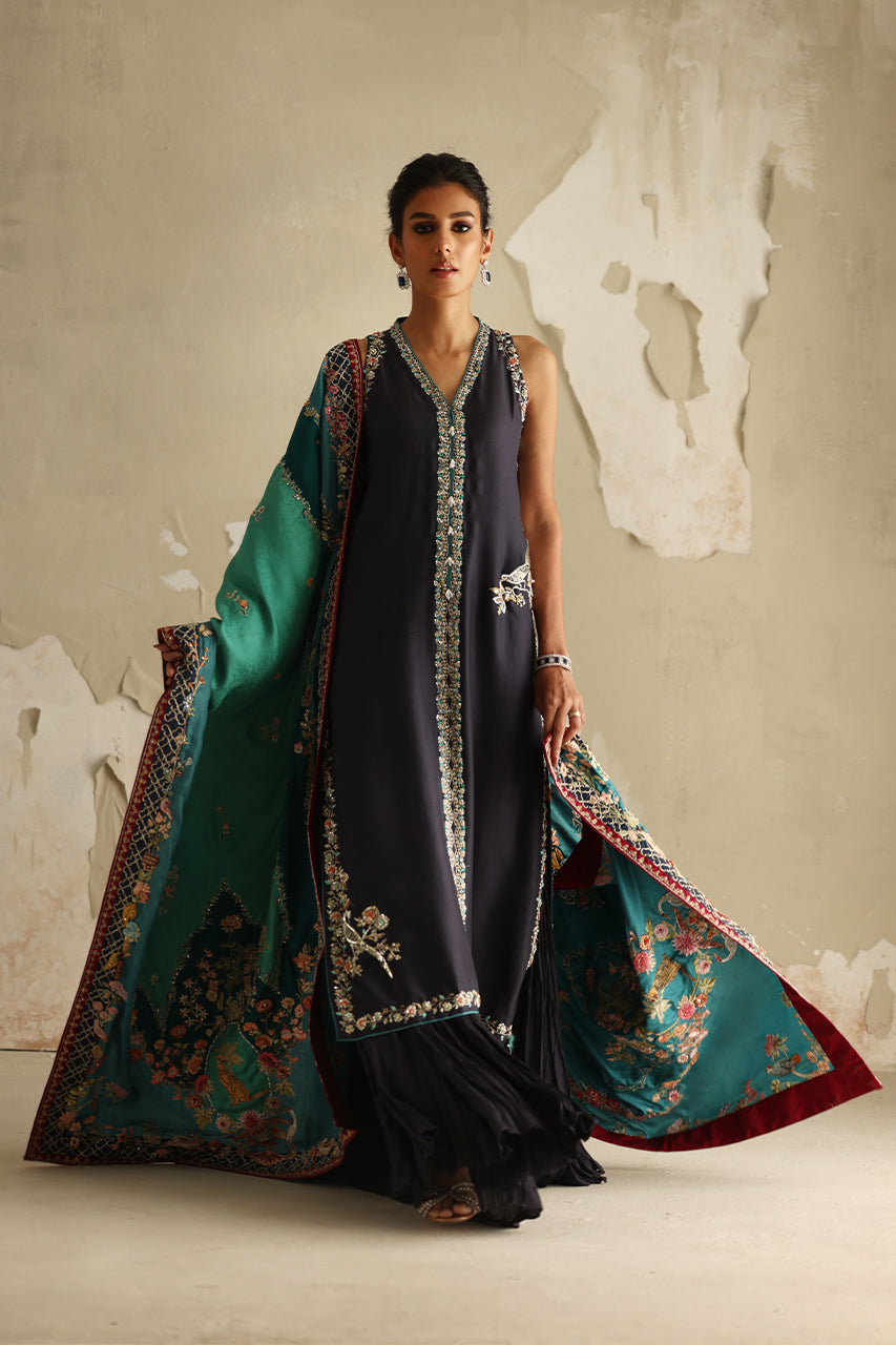 Pakistani Deep Grey Zardozi Raw Silk Kurta Set (3-Piece) - Image 4