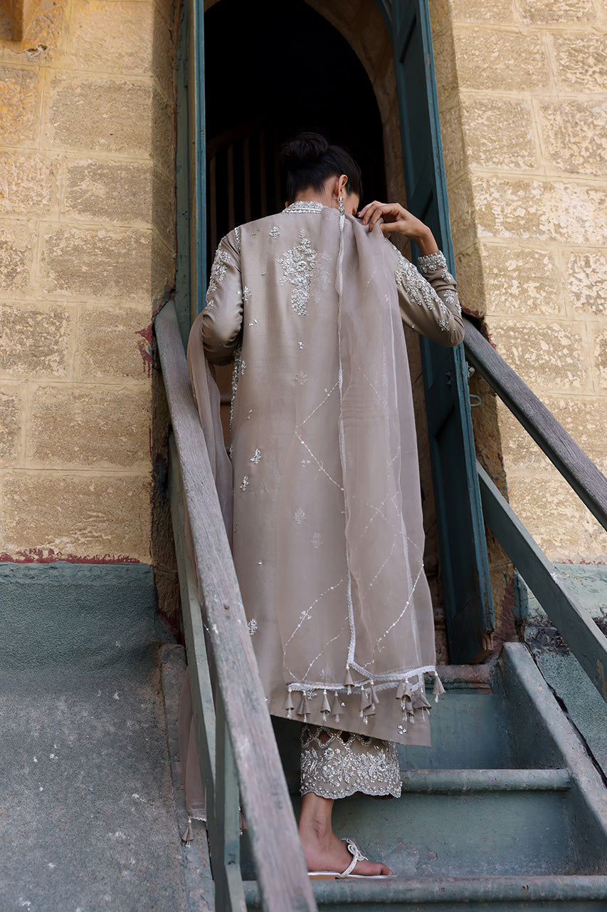 Pakistani Light Grey Zardozi Raw Silk Kurta Set (3-Piece) - Image 2