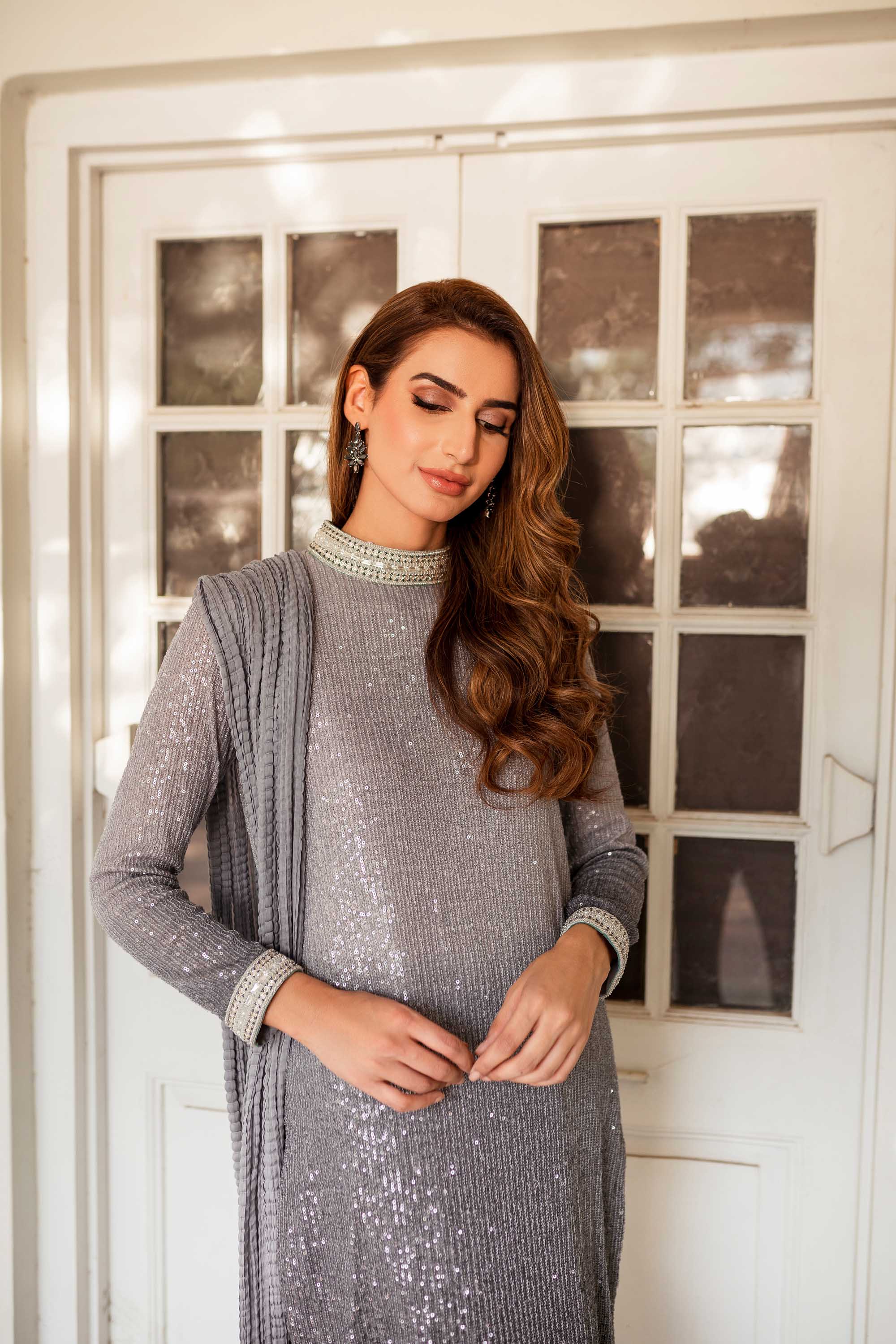 Pakistani Shaded Grey Sequinned Silk Kurta Set (3-Piece) - Image 4