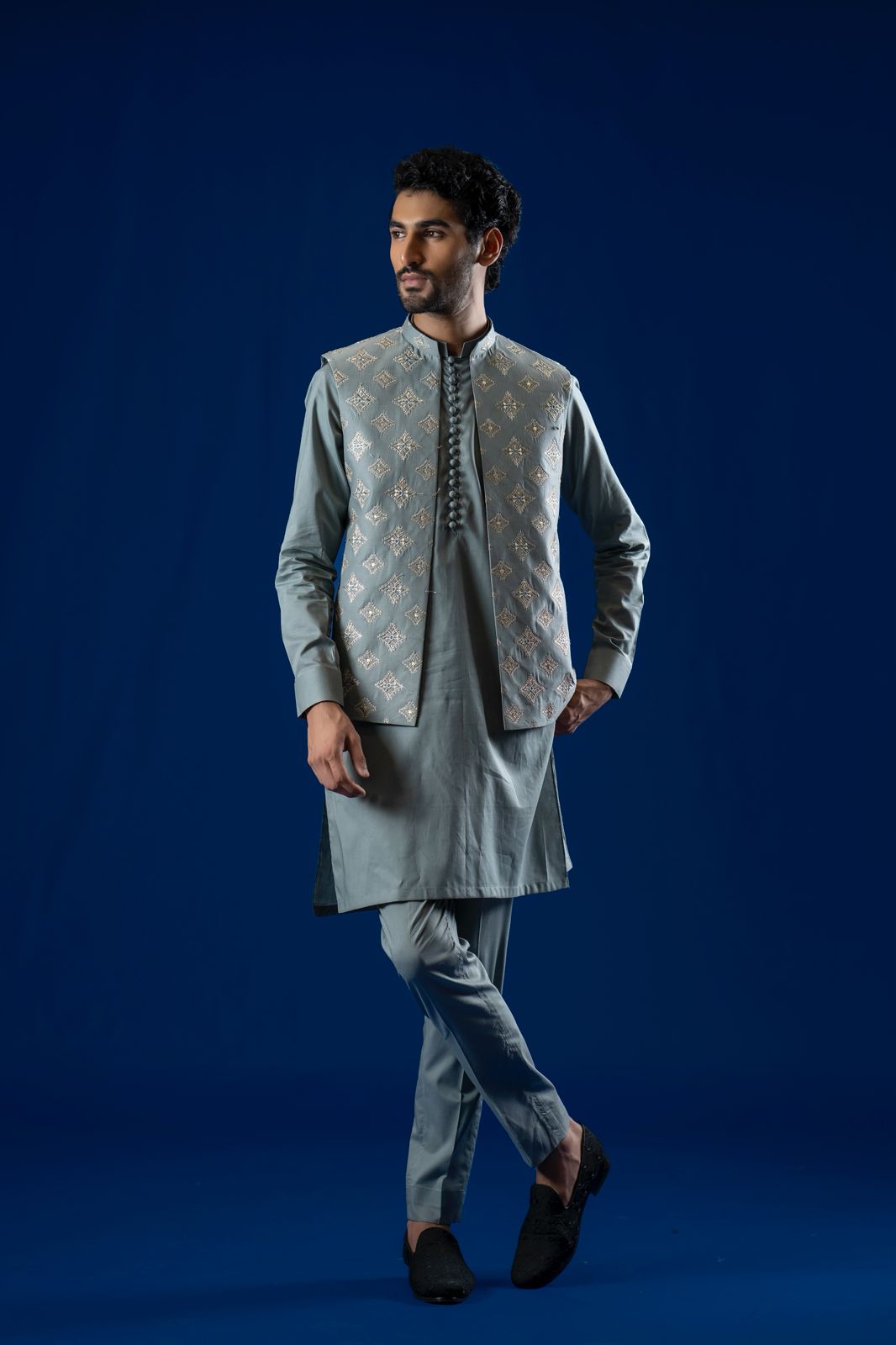 Grey Embroidered Cotton Waistcoat Kurta Set (3-Piece) - Image 1