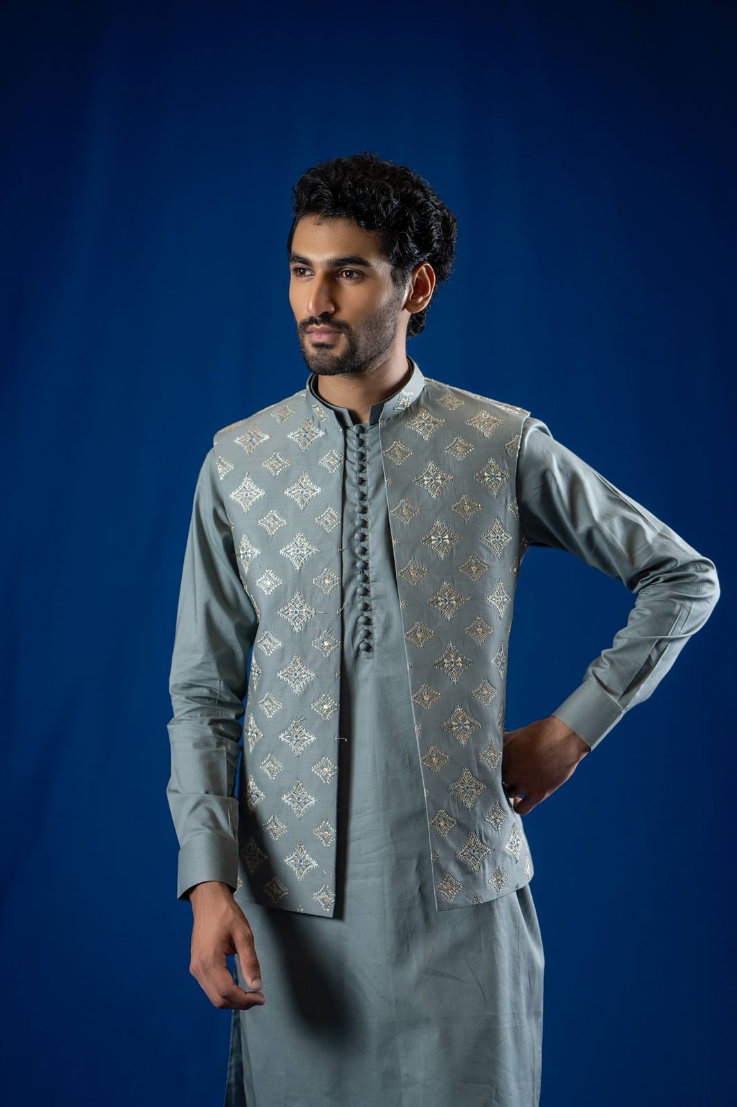 Grey Embroidered Cotton Waistcoat Kurta Set (3-Piece) - Image 2