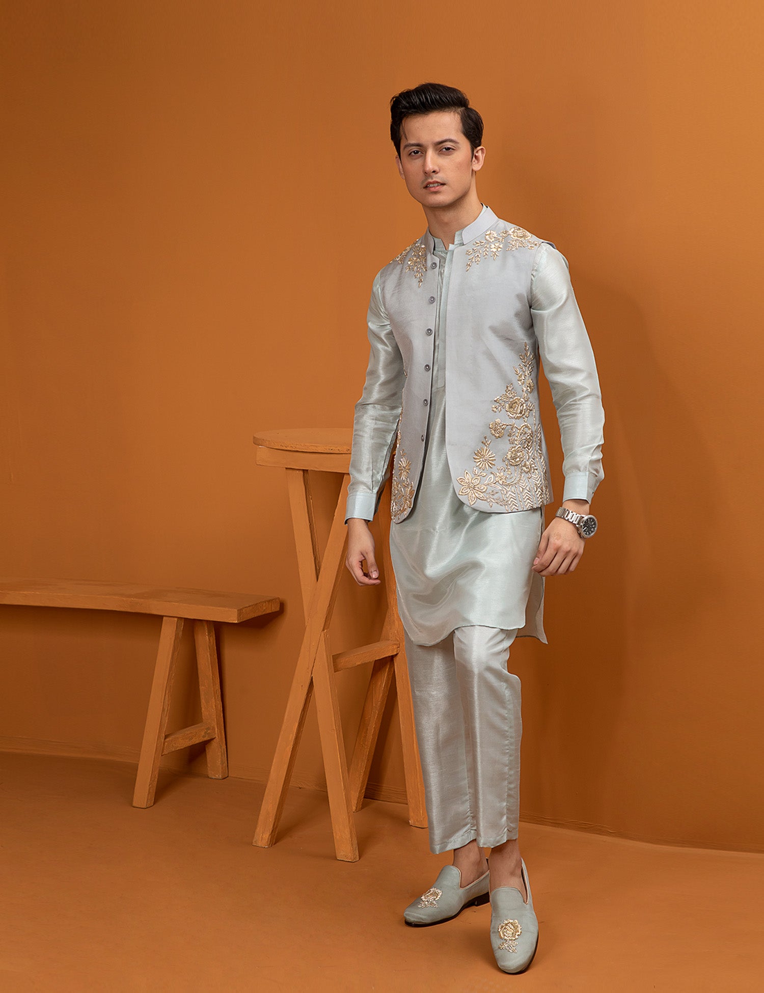 Grey Embellished Silk Waistcoat Kurta Pajama (3-Piece) - Image 4