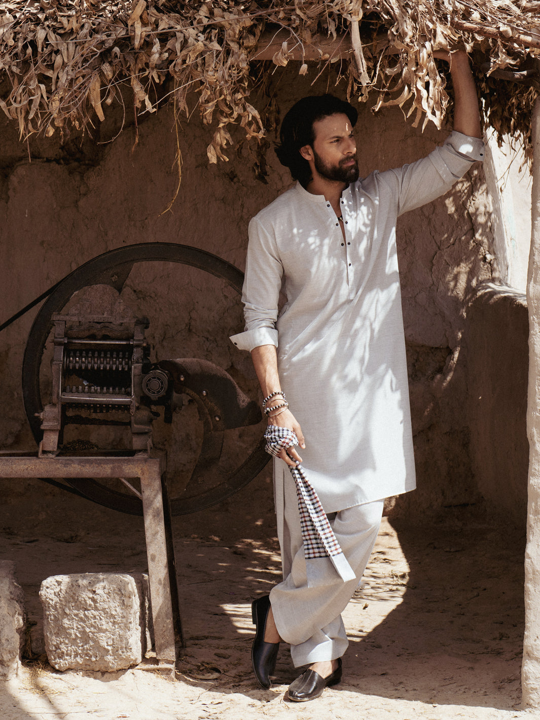 Ash Grey Minimal Stitch Blended Shalwar Kameez (2-Piece) - Image 3