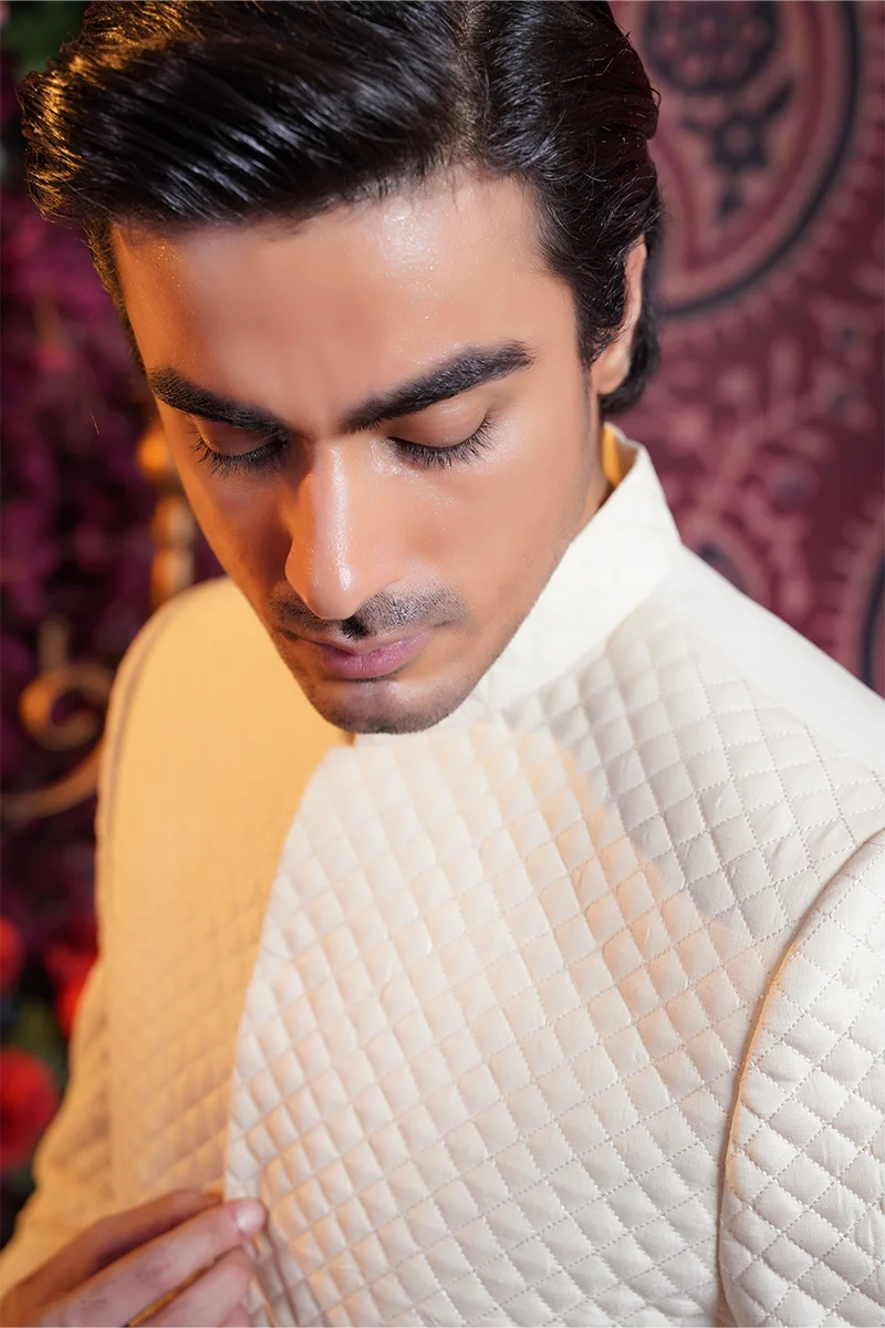 Off-White Quilted Baar Silk Achkan Sherwani (5-Piece) - Image 4