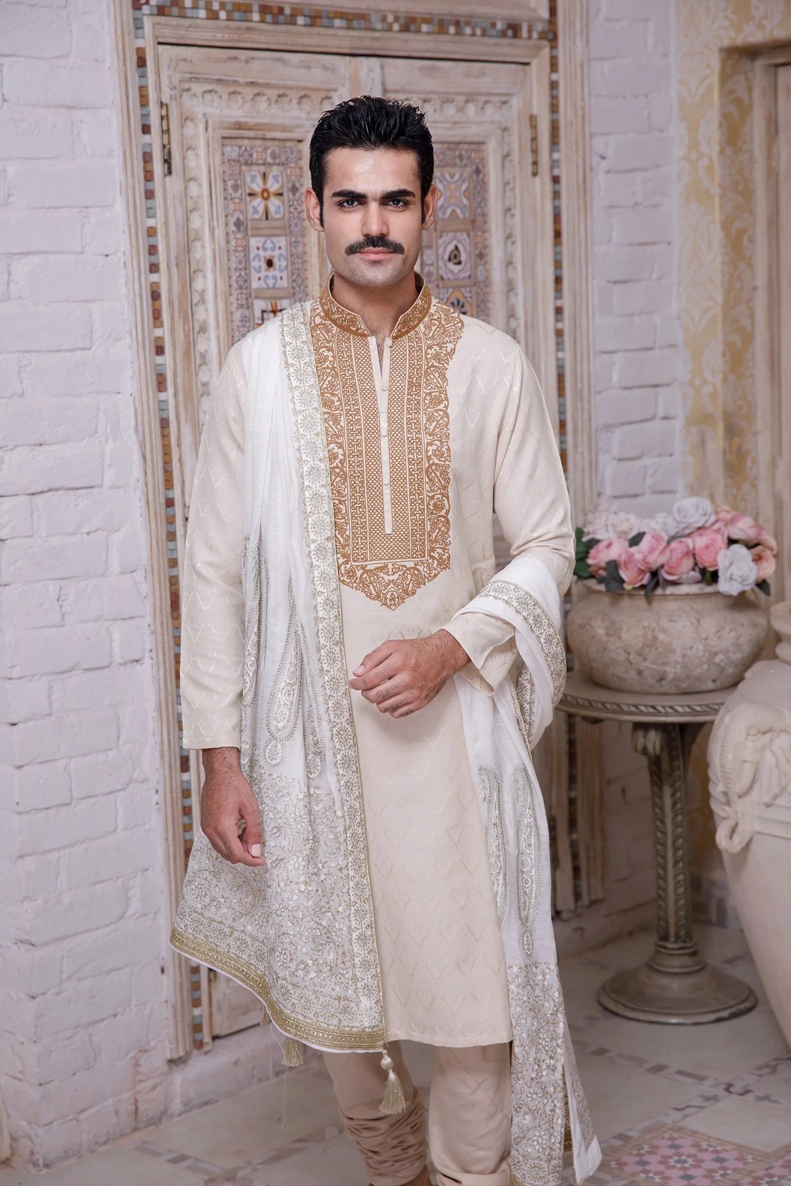 Ivory Gold Embroidered Karandi Kurta (2-Piece) - Image 4