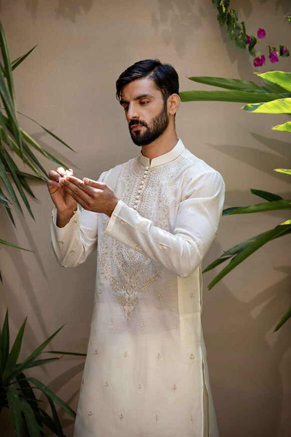 Ivory Embroidered Khaddi Cotton Kurta Set (2-Piece) - Image 2