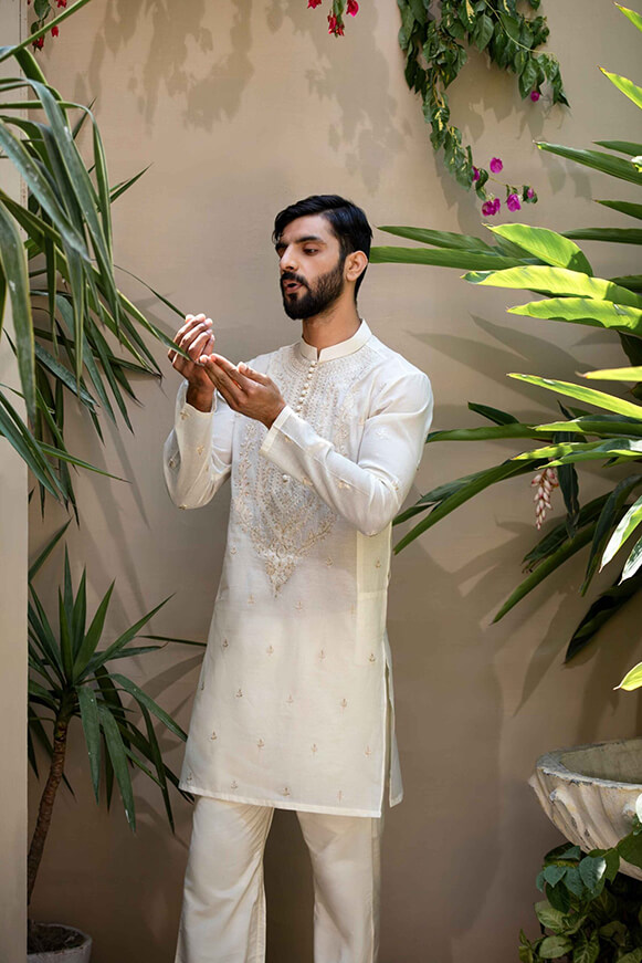 Ivory Embroidered Khaddi Cotton Kurta Set (2-Piece) - Image 3