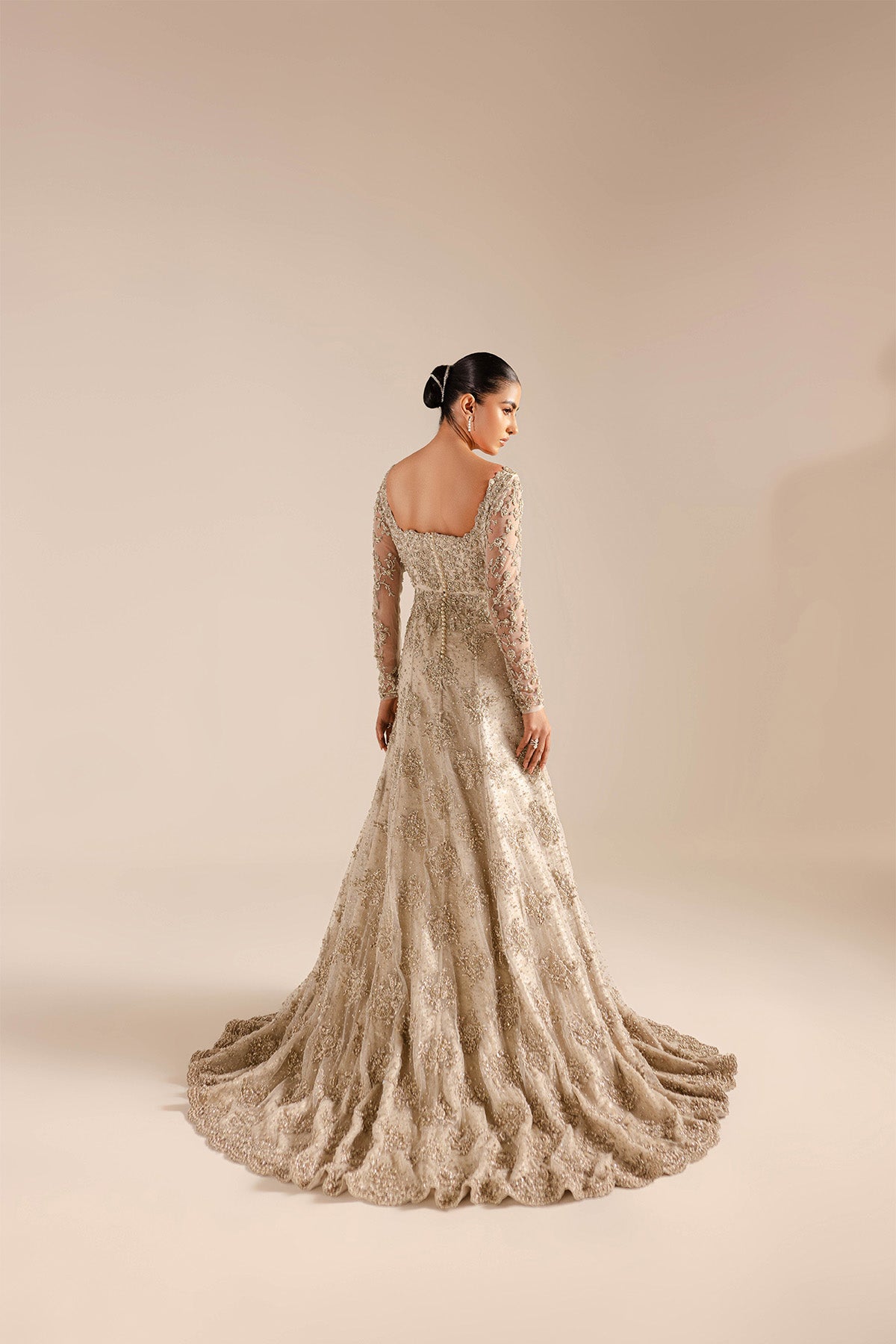 Pakistani Ivory Zardozi Net Mermaid Bridal Gown (2-Piece) - Image 4