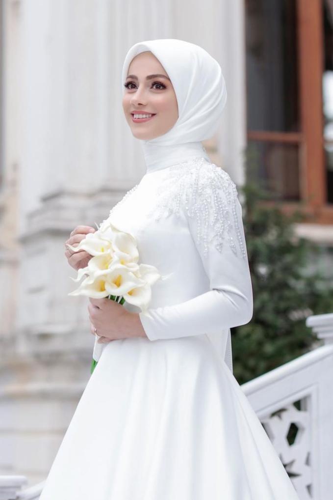 Pakistani Ivory Beaded Lace Satin Bridal Gown (1-Pc) - Image 2