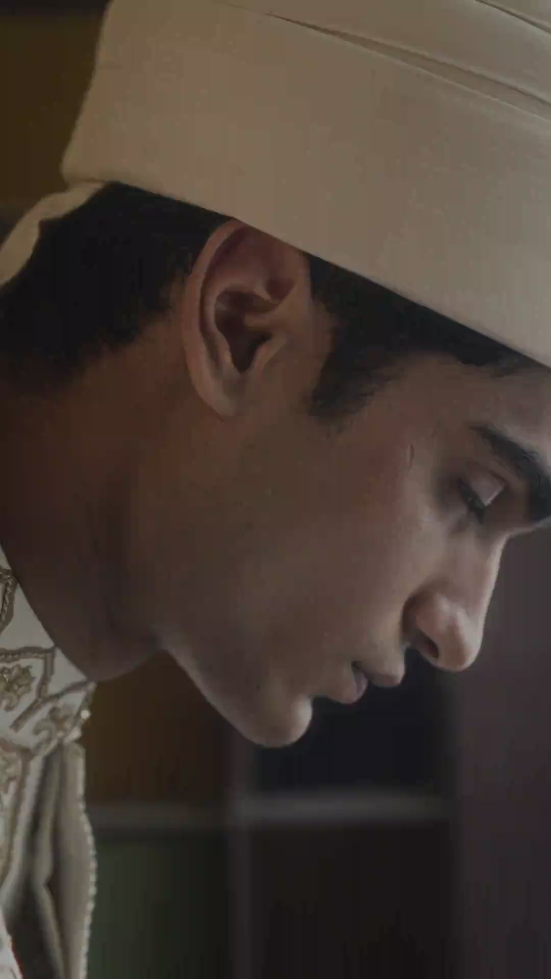 Off-White Gold-Embellished Silk-Blend Groom Sherwani (4-Piece) - Image 5