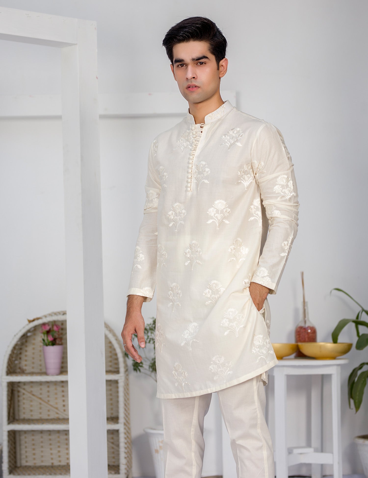 Off-White Embroidered Cotton Kurta Set (2-Piece) - Image 5