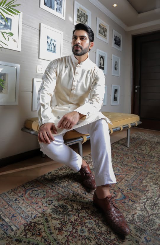 Off-White Hand-Embroidered Cotton-Silk Kurta (2-Piece) - Image 1