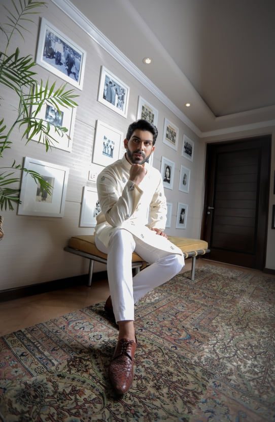 Off-White Hand-Embroidered Cotton-Silk Kurta (2-Piece) - Image 4