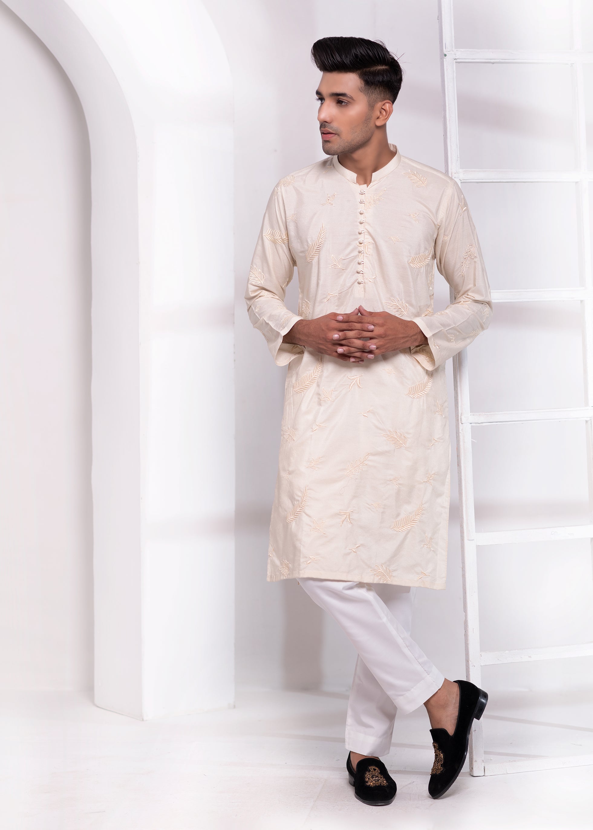Off-White Embroidered Cotton-Silk Kurta Pajama (2-Piece) - Image 2