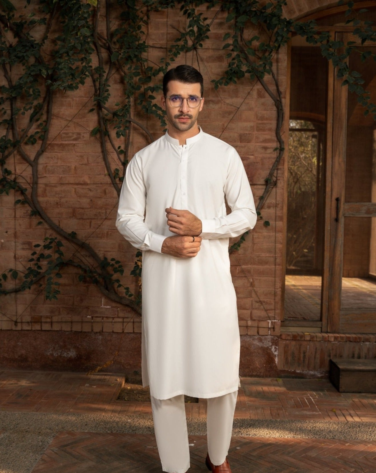 Off White Plain Cotton-Blend Kurta Pajama (2-Piece) - Image 1