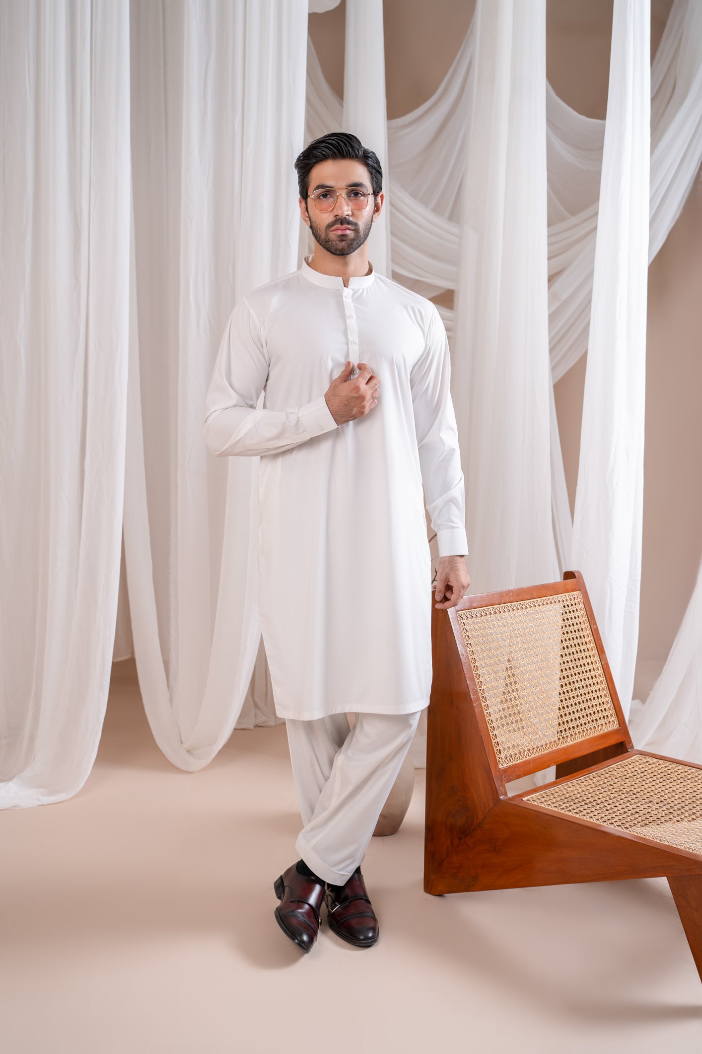 Off White Plain Cotton-Blend Kurta Pajama (2-Piece) - Image 3