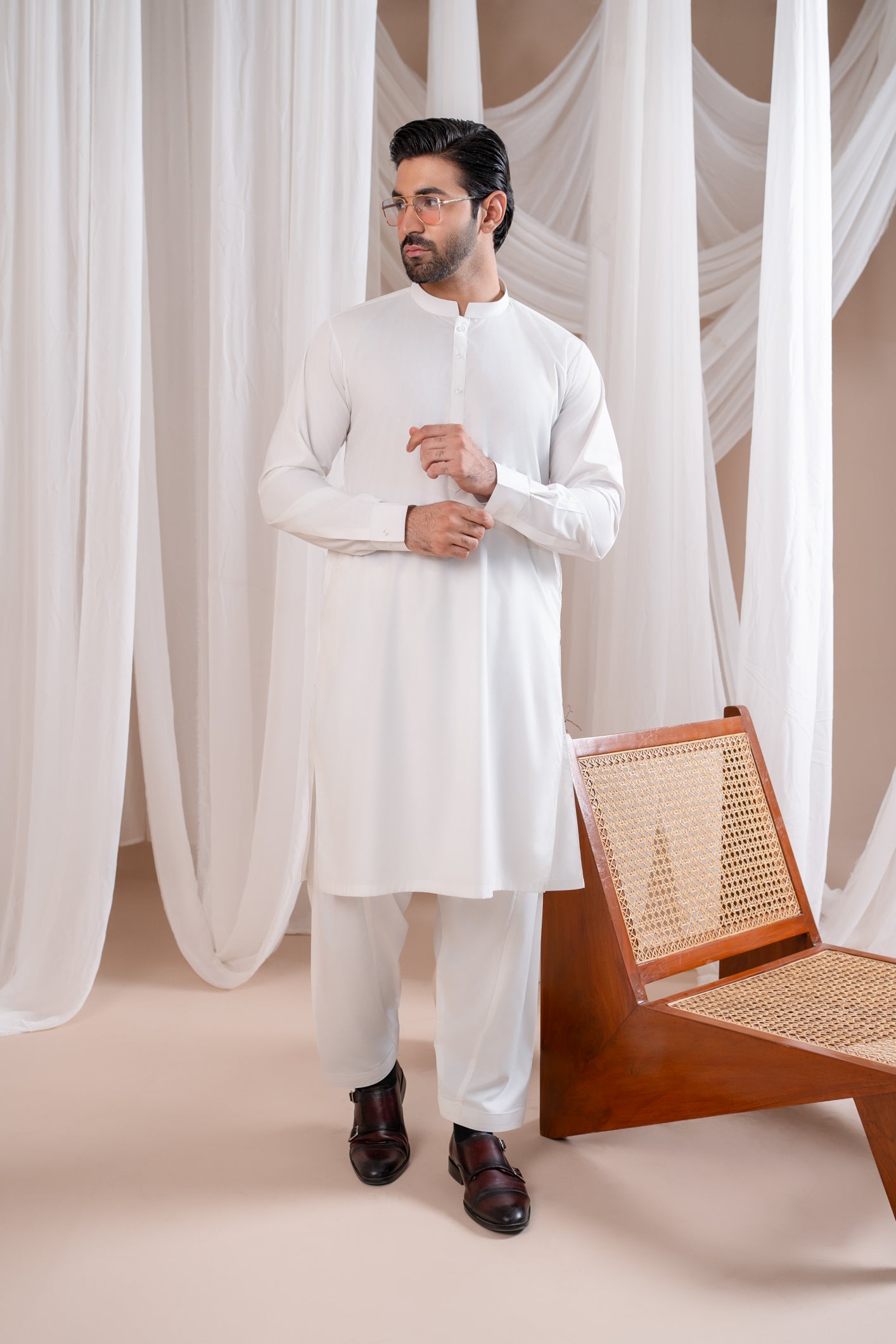 Off White Plain Cotton-Blend Kurta Pajama (2-Piece) - Image 4