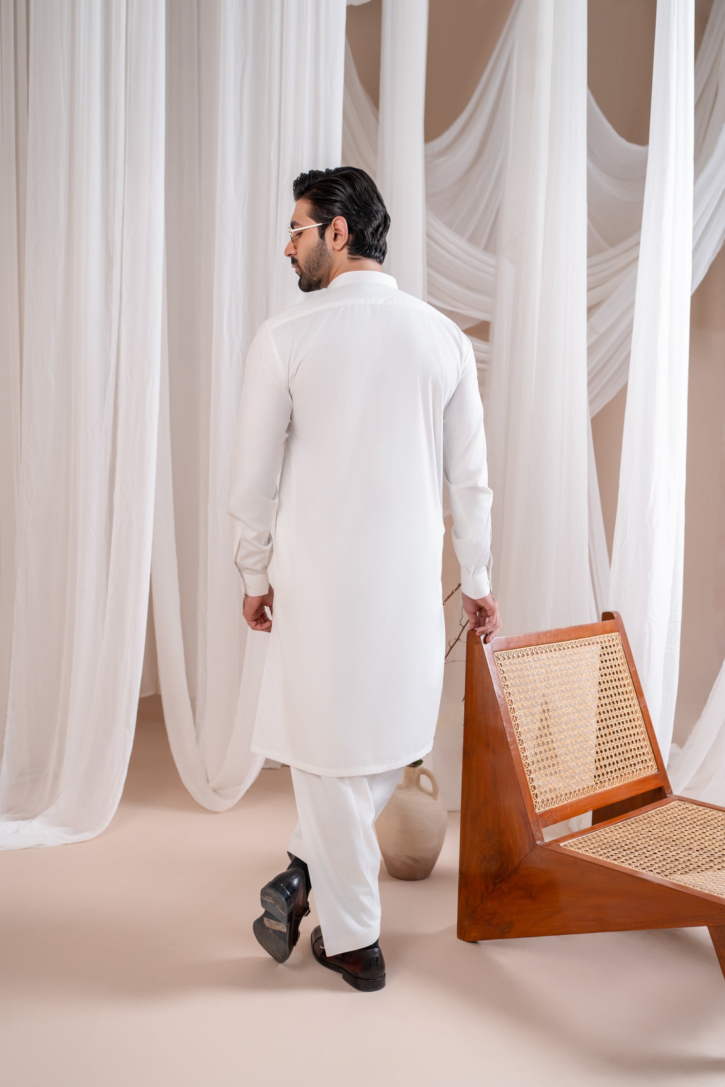 Off White Plain Cotton-Blend Kurta Pajama (2-Piece) - Image 5