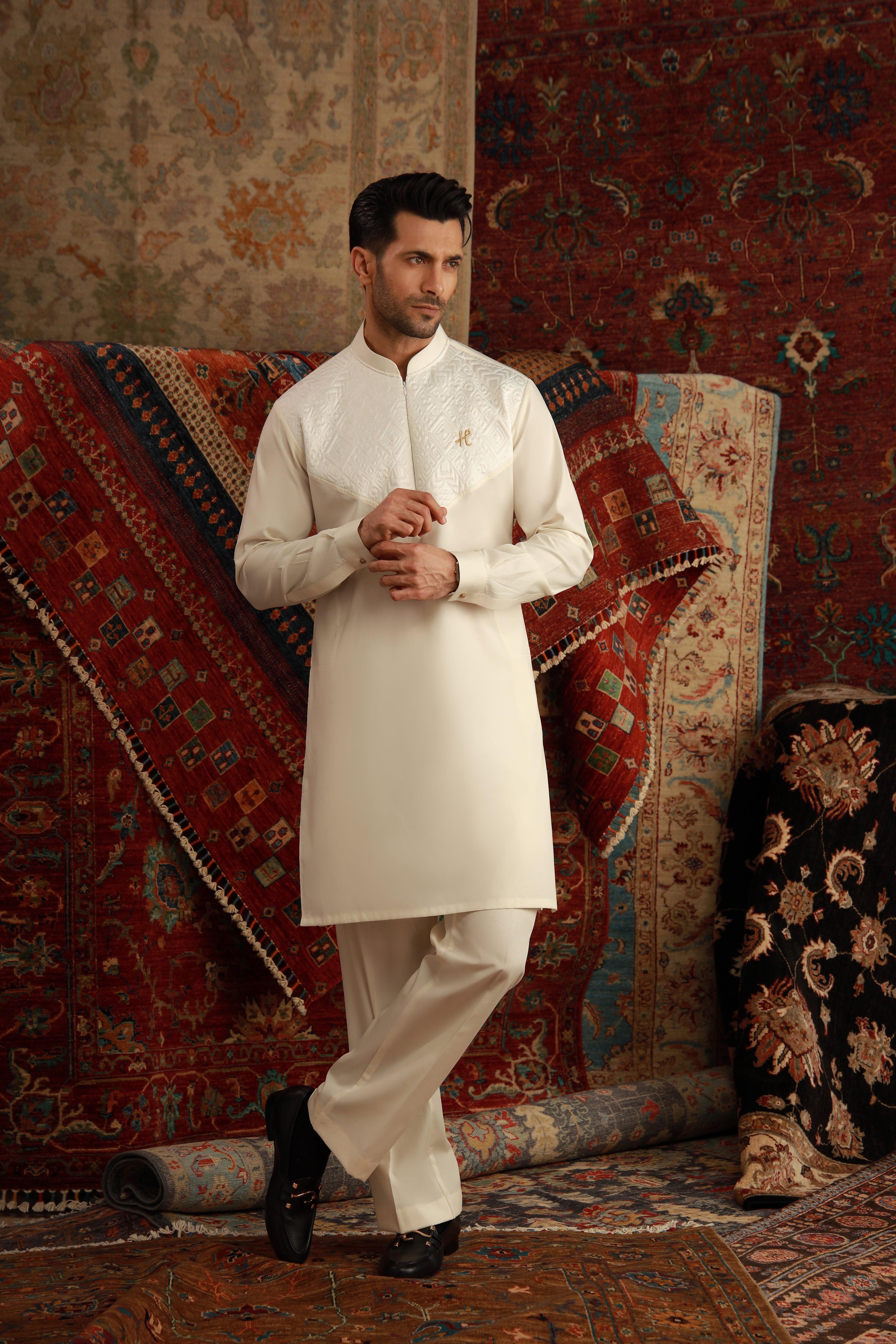 Off-White Self-Pattern Cotton-Silk Kurta Pajama (2-Piece) - Image 5