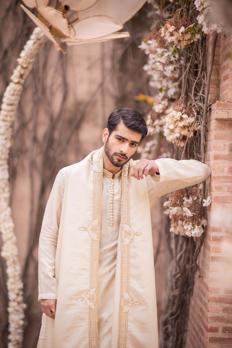 Off-White Embroidered Raw Silk Kurta Set (3-Piece) - Image 1