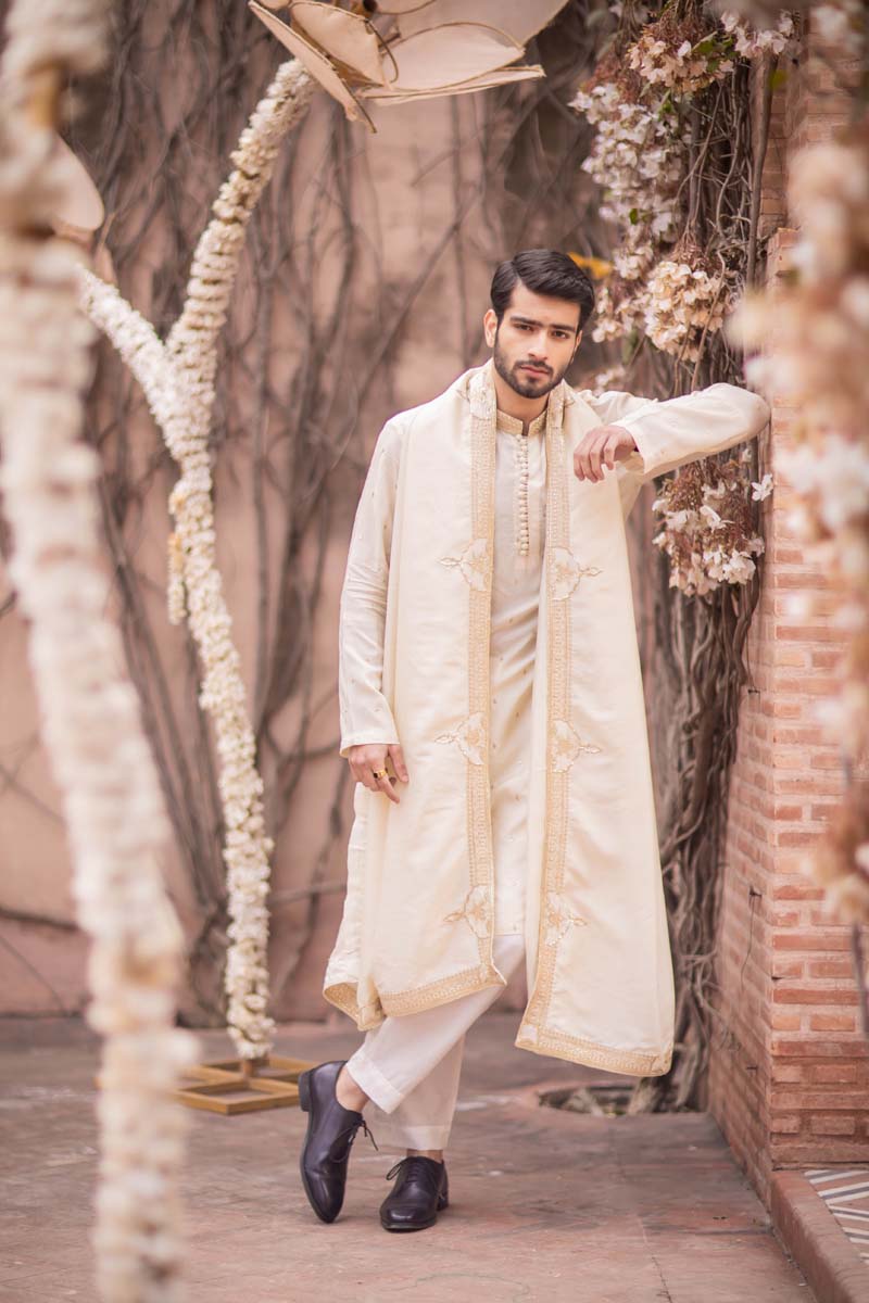 Off-White Embroidered Raw Silk Kurta Set (3-Piece) - Image 10