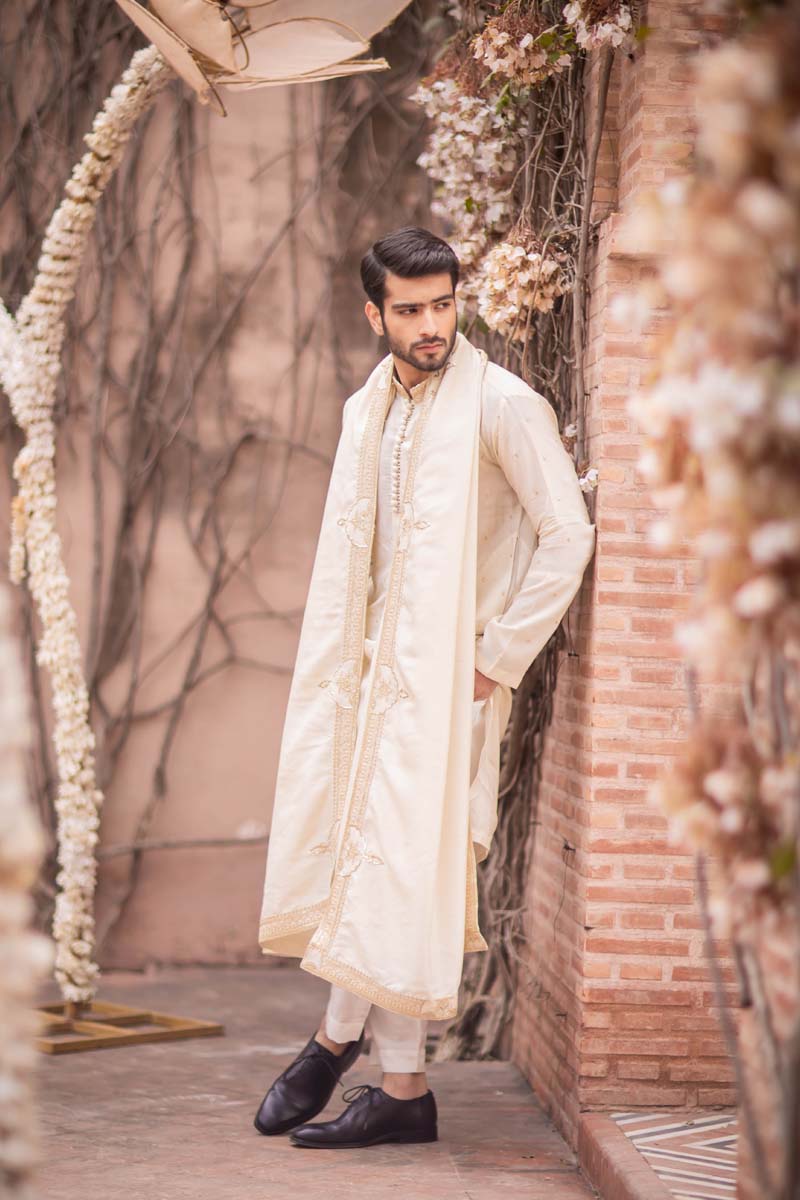 Off-White Embroidered Raw Silk Kurta Set (3-Piece) - Image 11