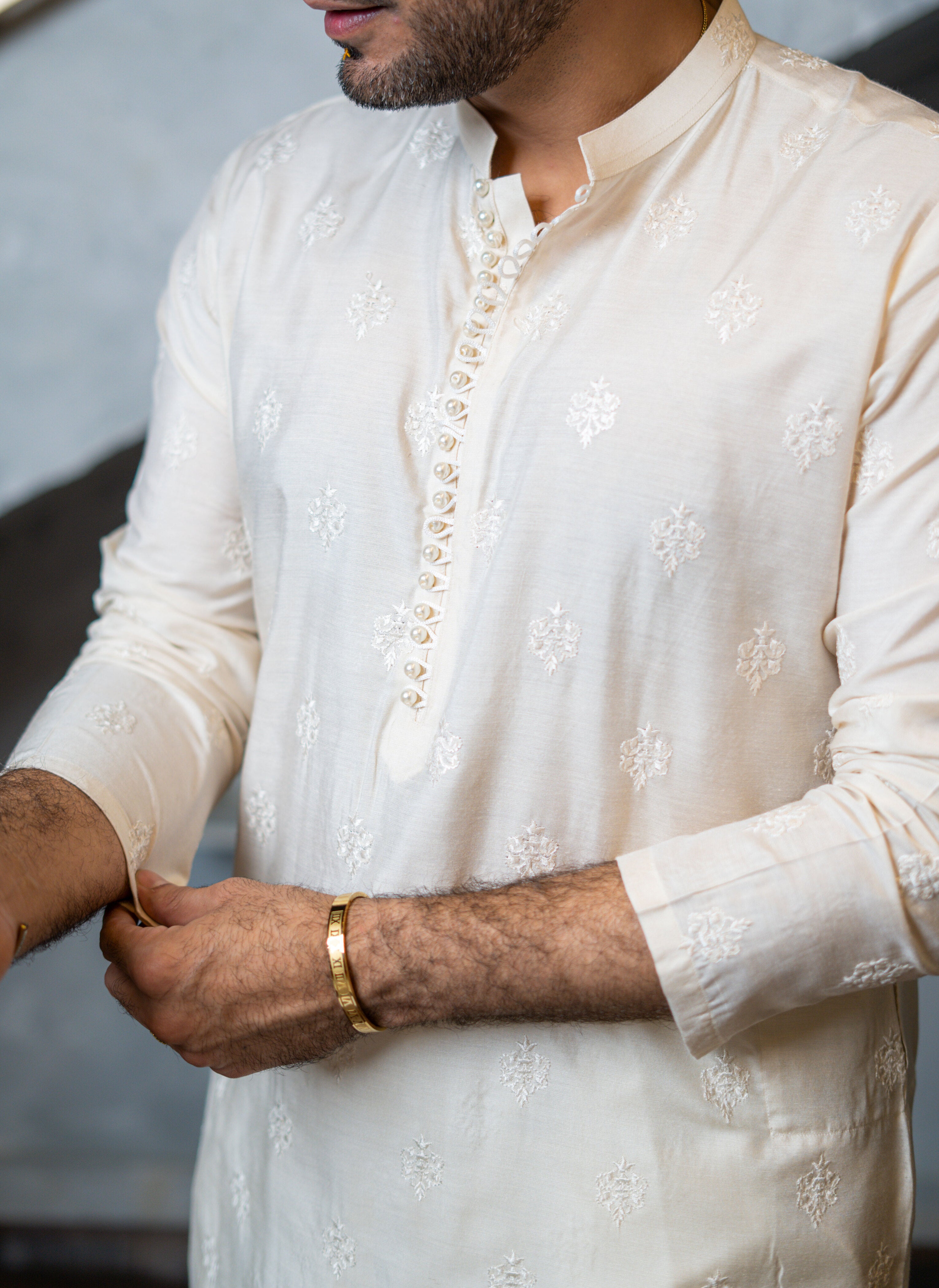 Ivory Self-Embossed Silk-Blend Kurta Pajama (2-Piece) - Image 3