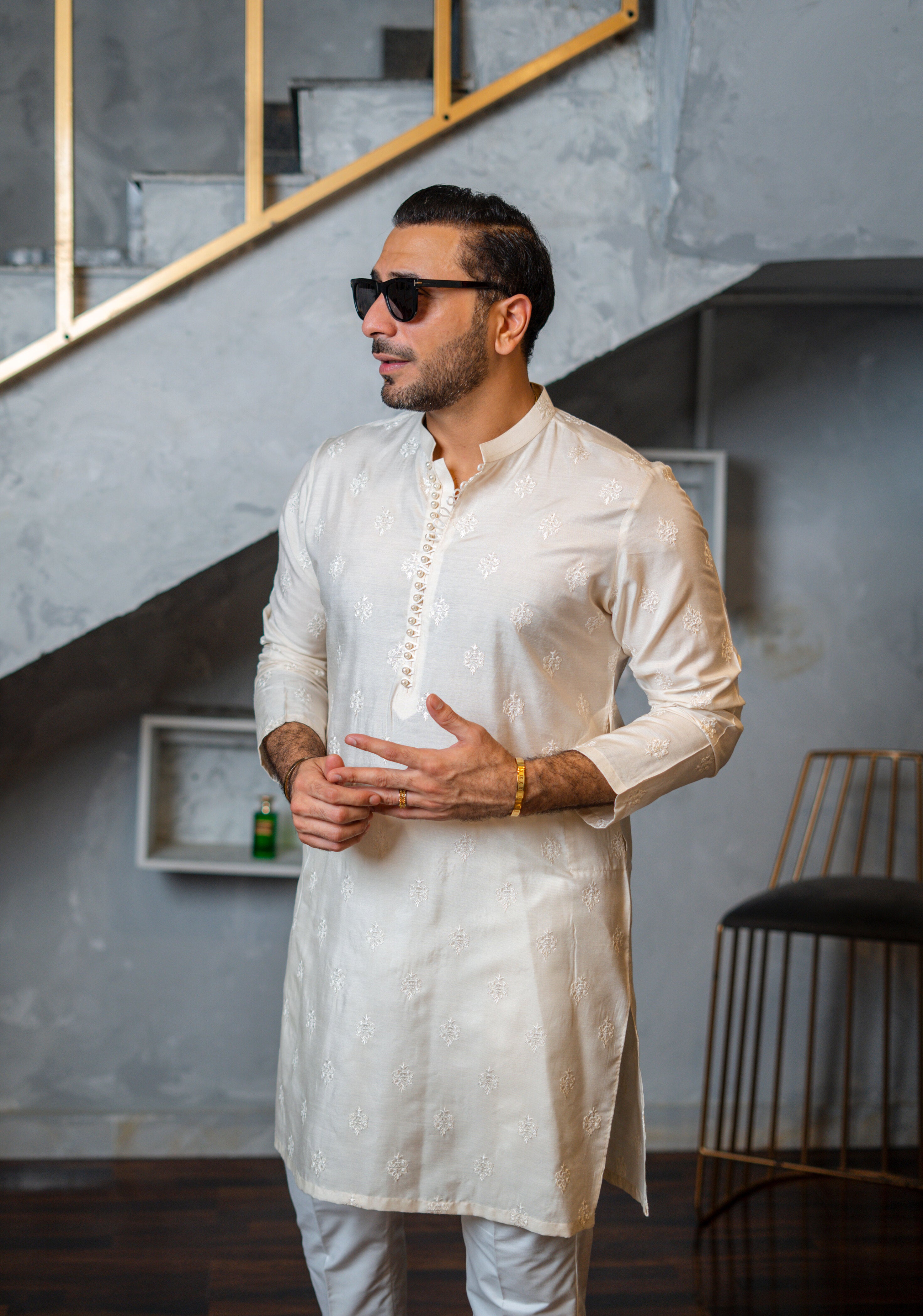 Ivory Self-Embossed Silk-Blend Kurta Pajama (2-Piece) - Image 5