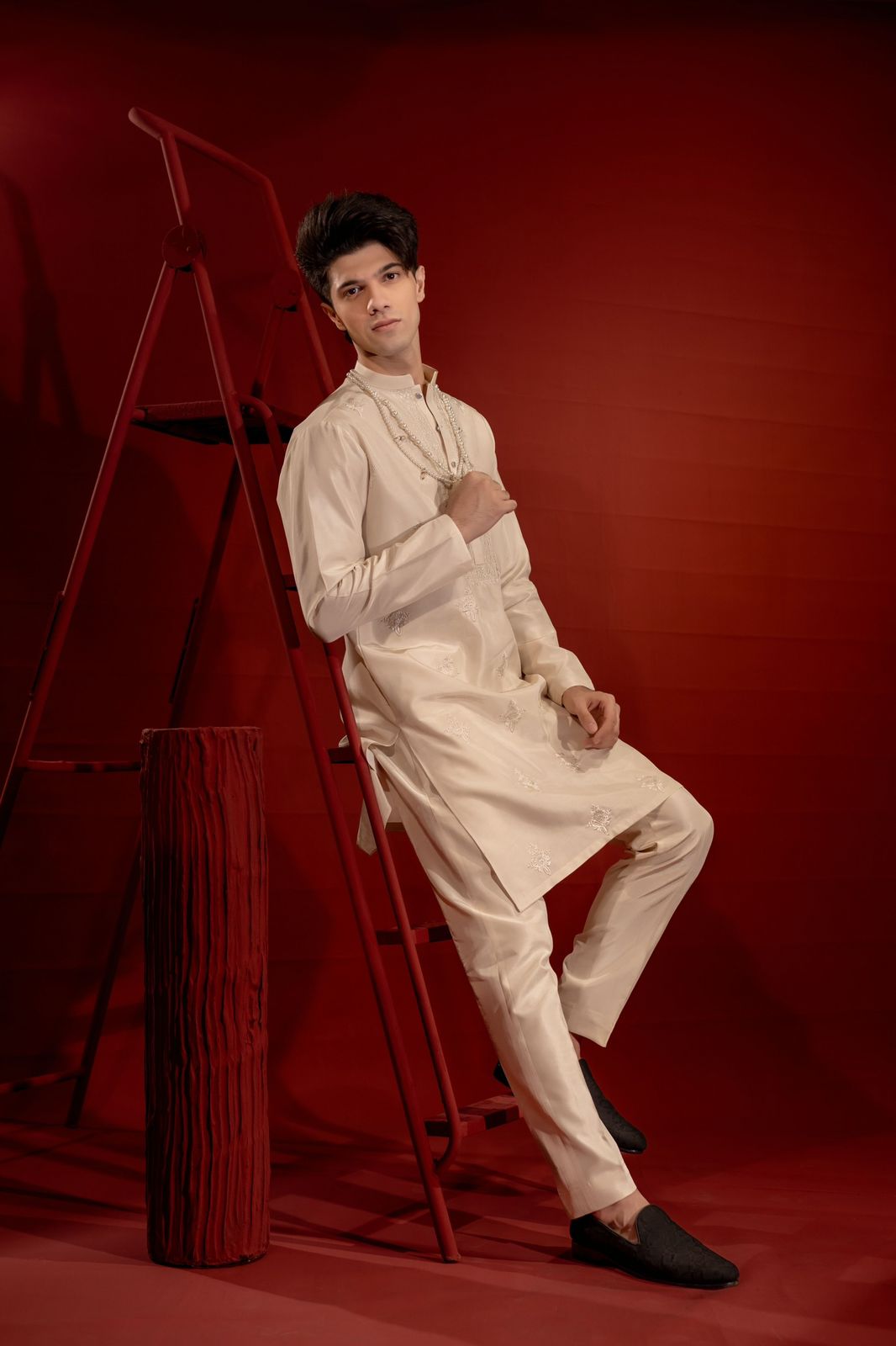 Off-White Embroidered Silk Kurta Pajama (2-Piece) - Image 2