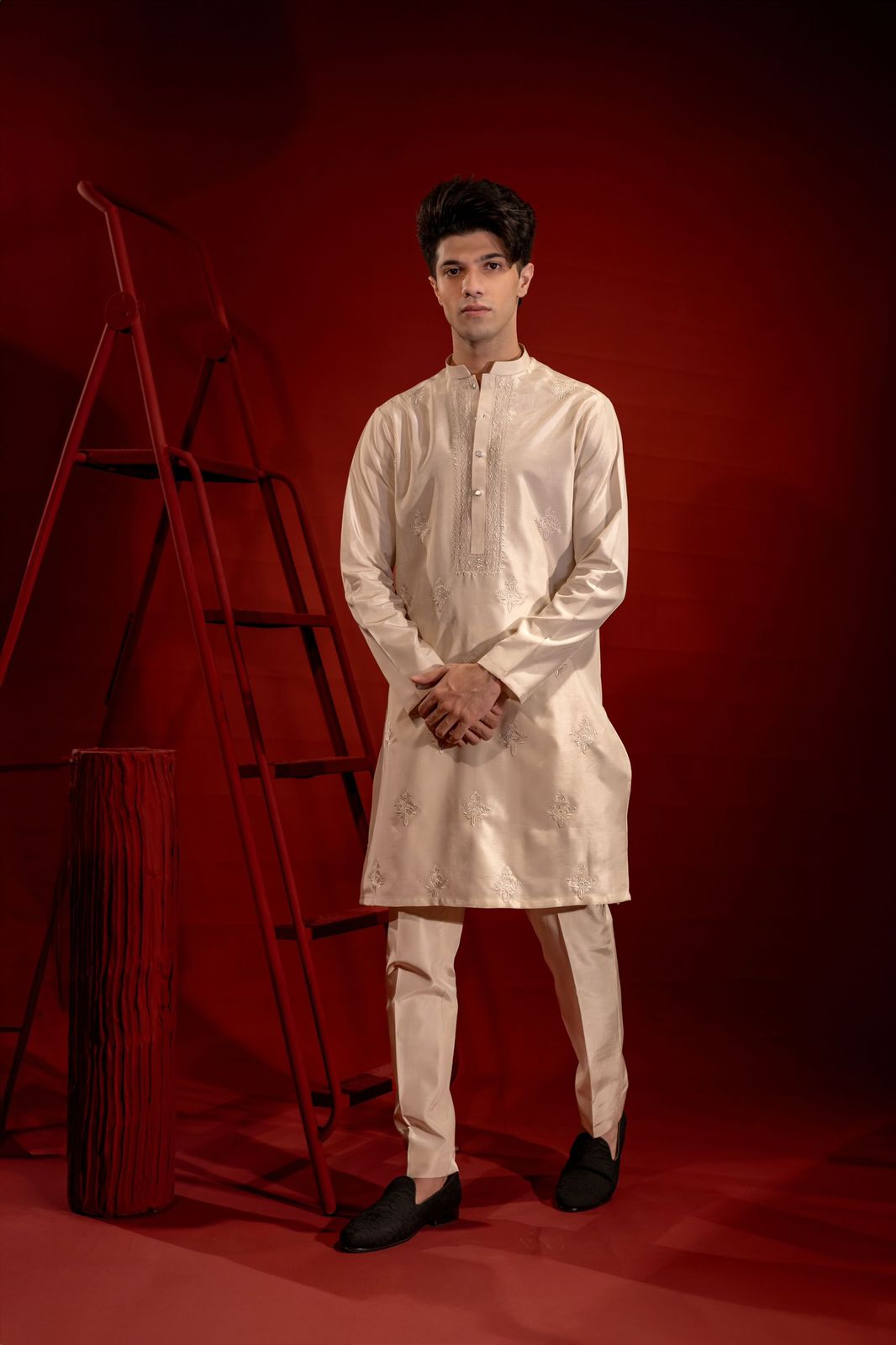 Off-White Embroidered Silk Kurta Pajama (2-Piece) - Image 3
