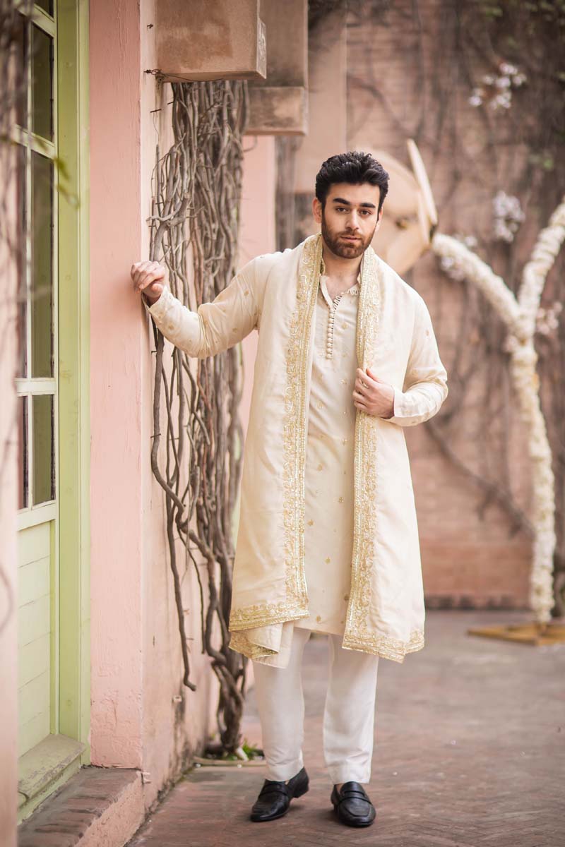 Off-White Embroidered Raw Silk Kurta Set (3-Piece) - Image 4
