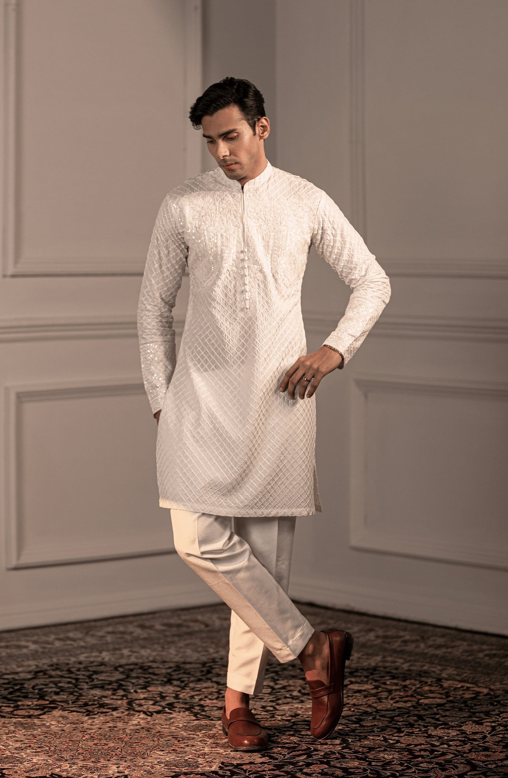 Ivory White Embroidered Silk Kurta Set (2-Piece) - Image 4