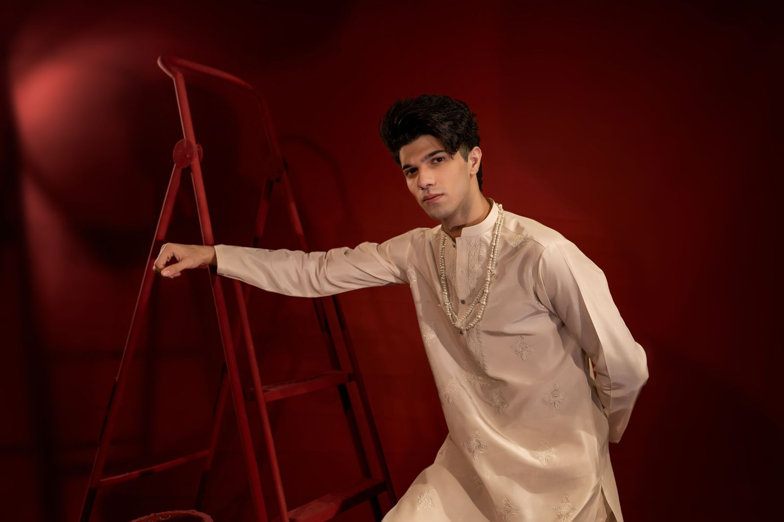 Off-White Embroidered Silk Kurta Pajama (2-Piece) - Image 4