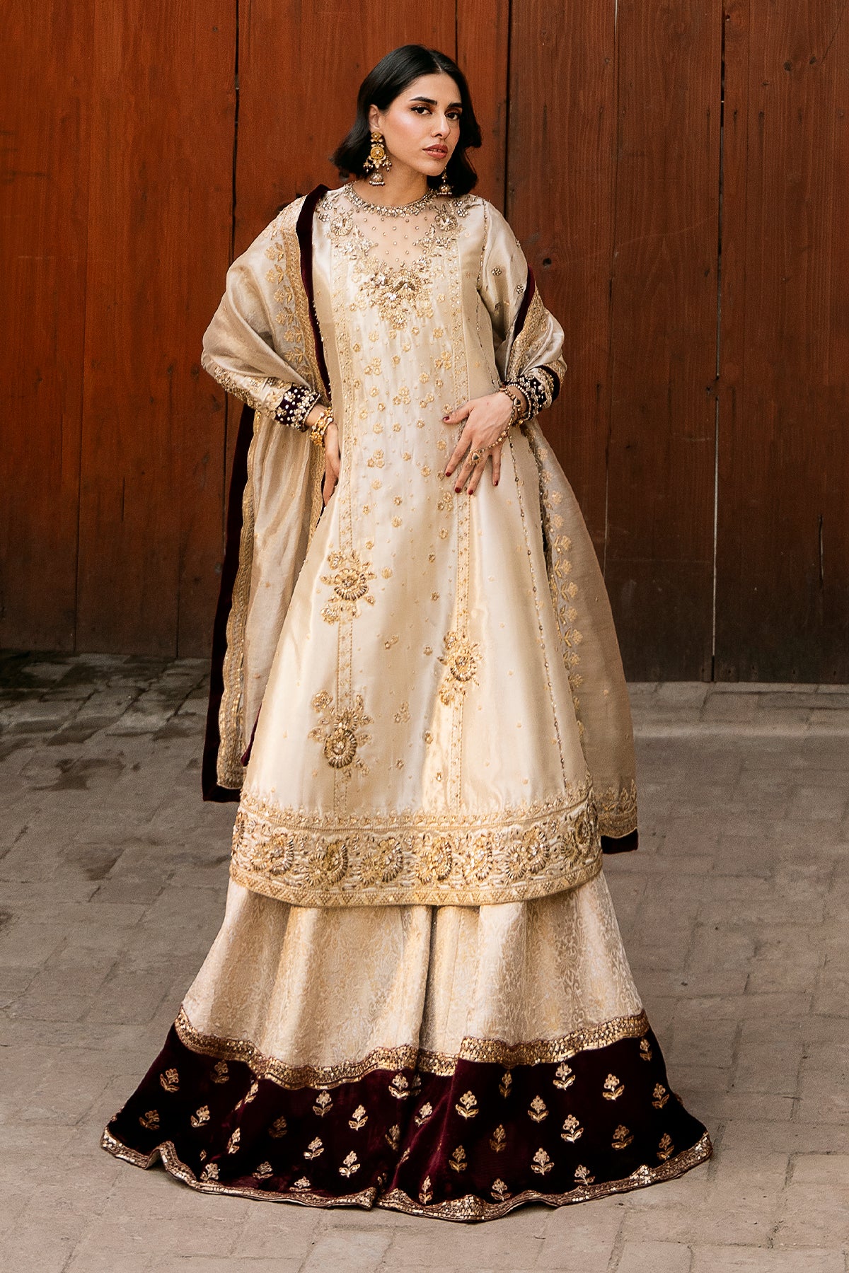 Pakistani Ivory Zardozi Masoori & Velvet Jamawar Lehenga (3-Piece) - Image 2