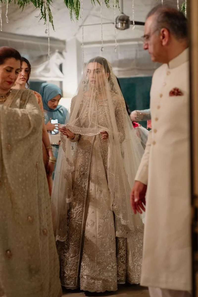 Pakistani Ivory Embellished Net Bridal Lehenga (3-Piece) - Image 3