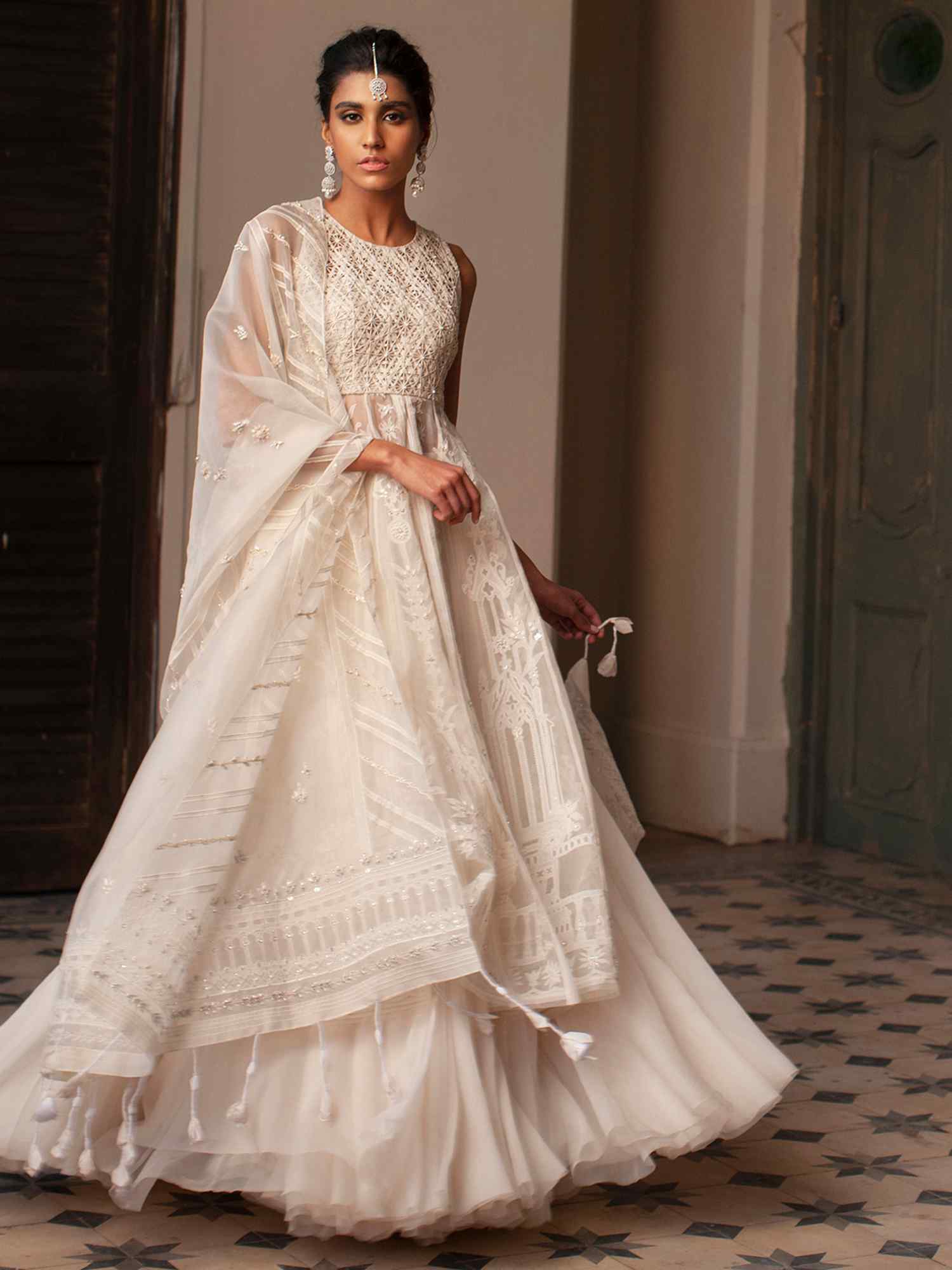 Pakistani Ivory Handwoven Organza Net Chiffon Lehenga (3-Piece) - Image 2