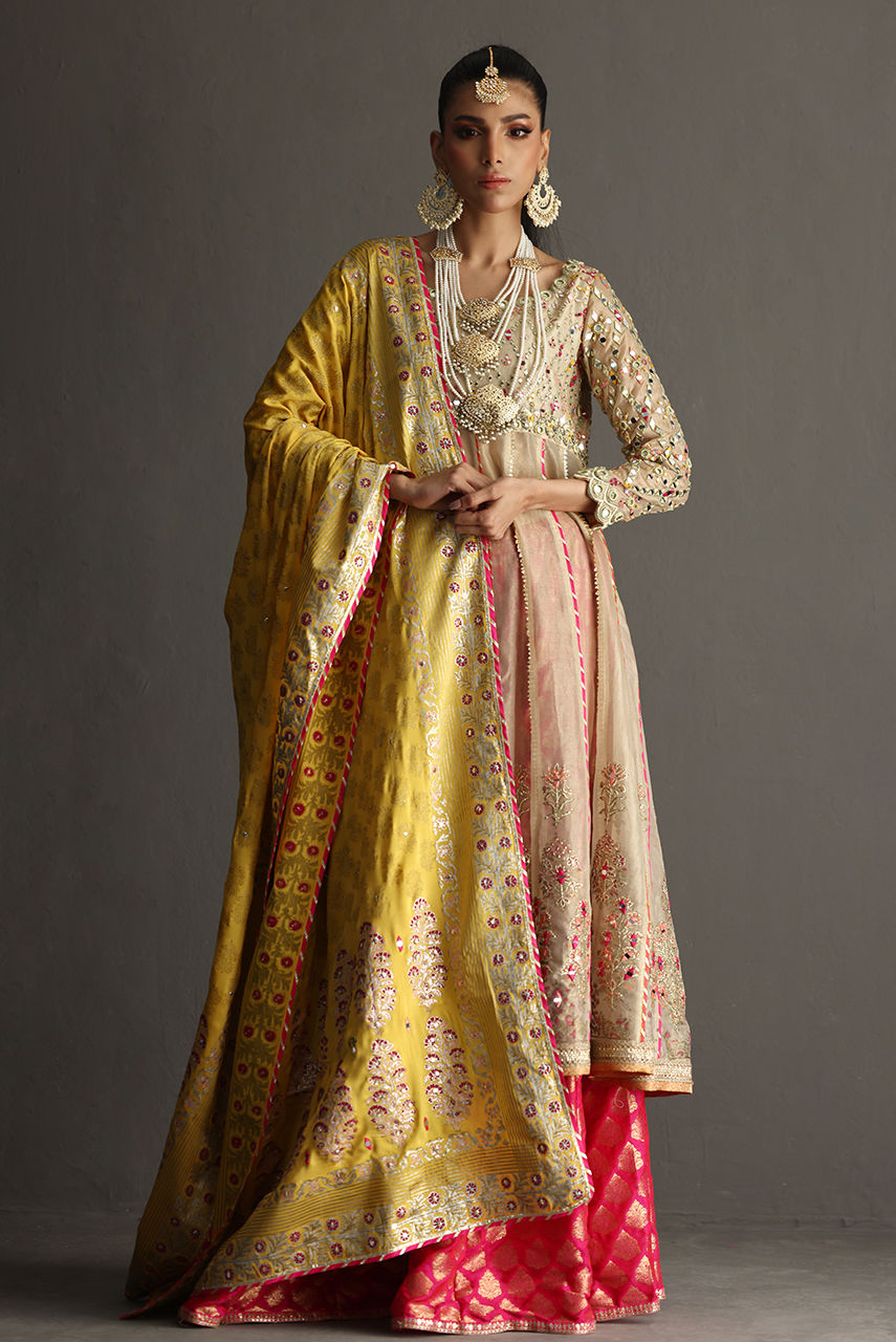 Pakistani Ivory Embroidered Organza Kalidaar Lehenga (3-Piece) - Image 1