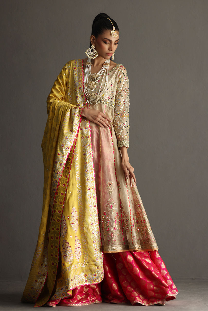 Pakistani Ivory Embroidered Organza Kalidaar Lehenga (3-Piece) - Image 2