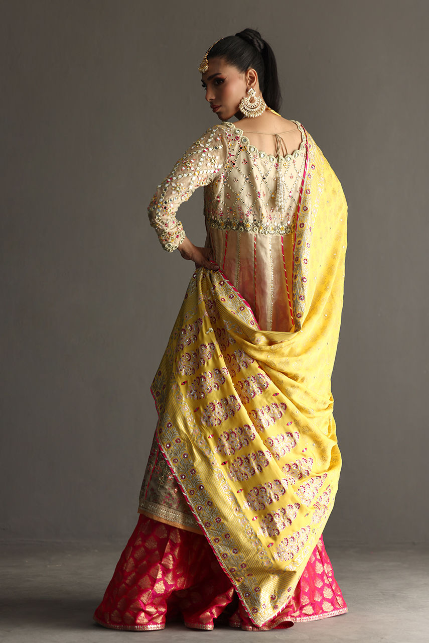 Pakistani Ivory Embroidered Organza Kalidaar Lehenga (3-Piece) - Image 3