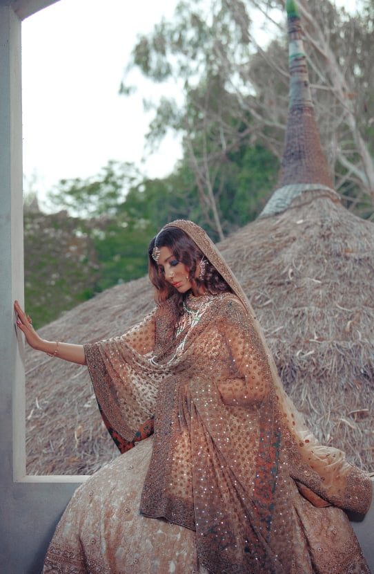 Pakistani Ivory Embroidered Organza Lehenga Choli (3-Piece) - Image 2